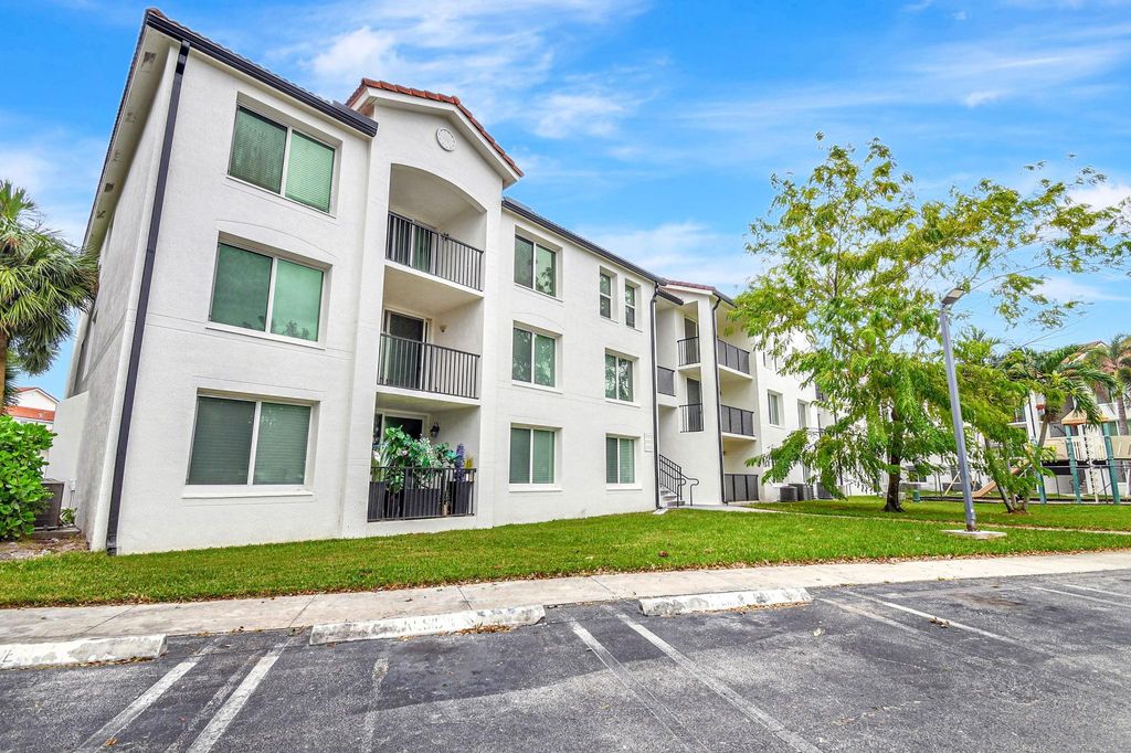 Photo of 1216 Villa Lane #1216, Boynton Beach, FL 33435 (MLS # F10467532)