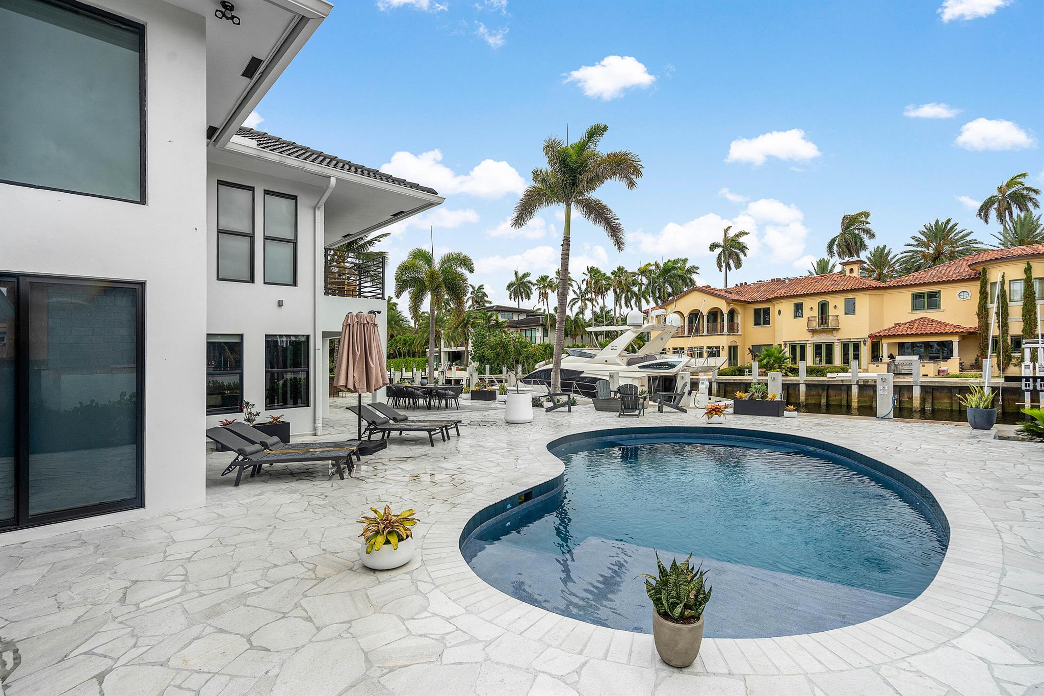 CORAL ISLES / LAS OLAS IS - Residential