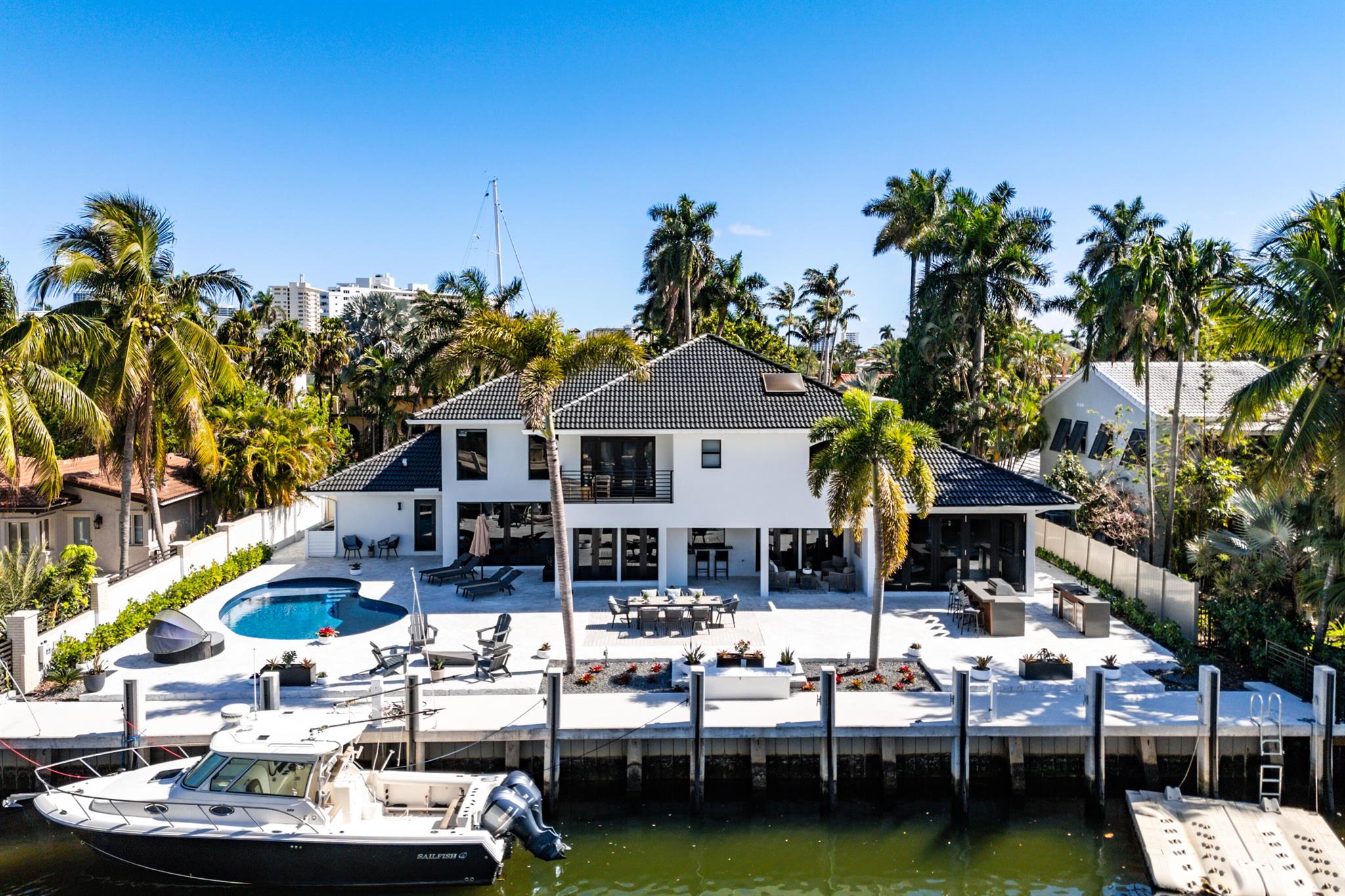 425 Coral Way
