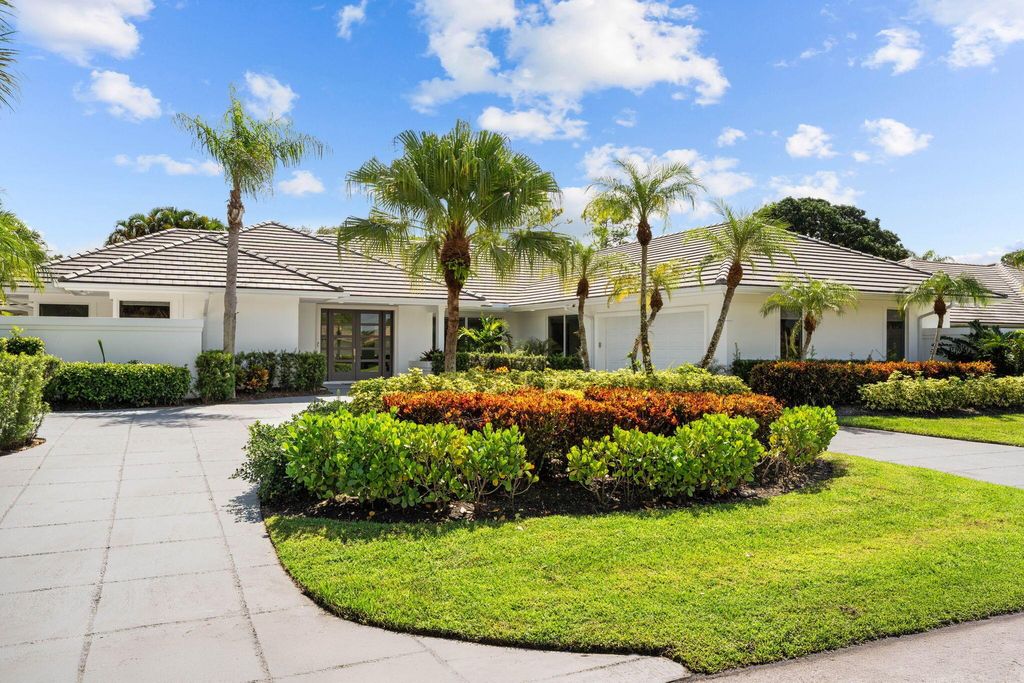 Photo of 17 Surrey Road, Palm Beach Gardens, FL 33418 (MLS # R11131130)