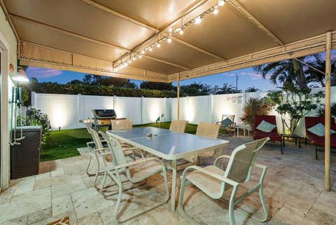 Tiny photo for 520 NE 3RD Avenue, Delray Beach, FL 33444 (MLS # B26053667)