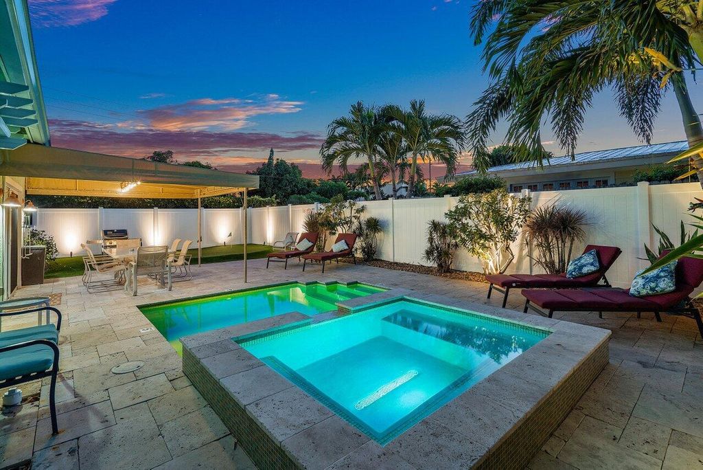 Photo of 520 NE 3RD Avenue, Delray Beach, FL 33444 (MLS # B26053667)