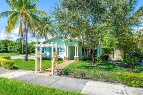 Tiny photo for 520 NE 3RD Avenue, Delray Beach, FL 33444 (MLS # B26053667)