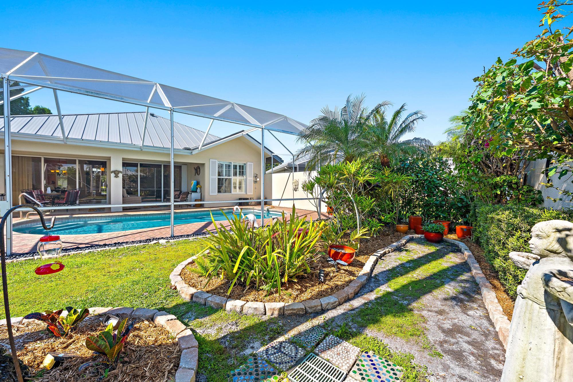 2215 SW Mayflower Drive