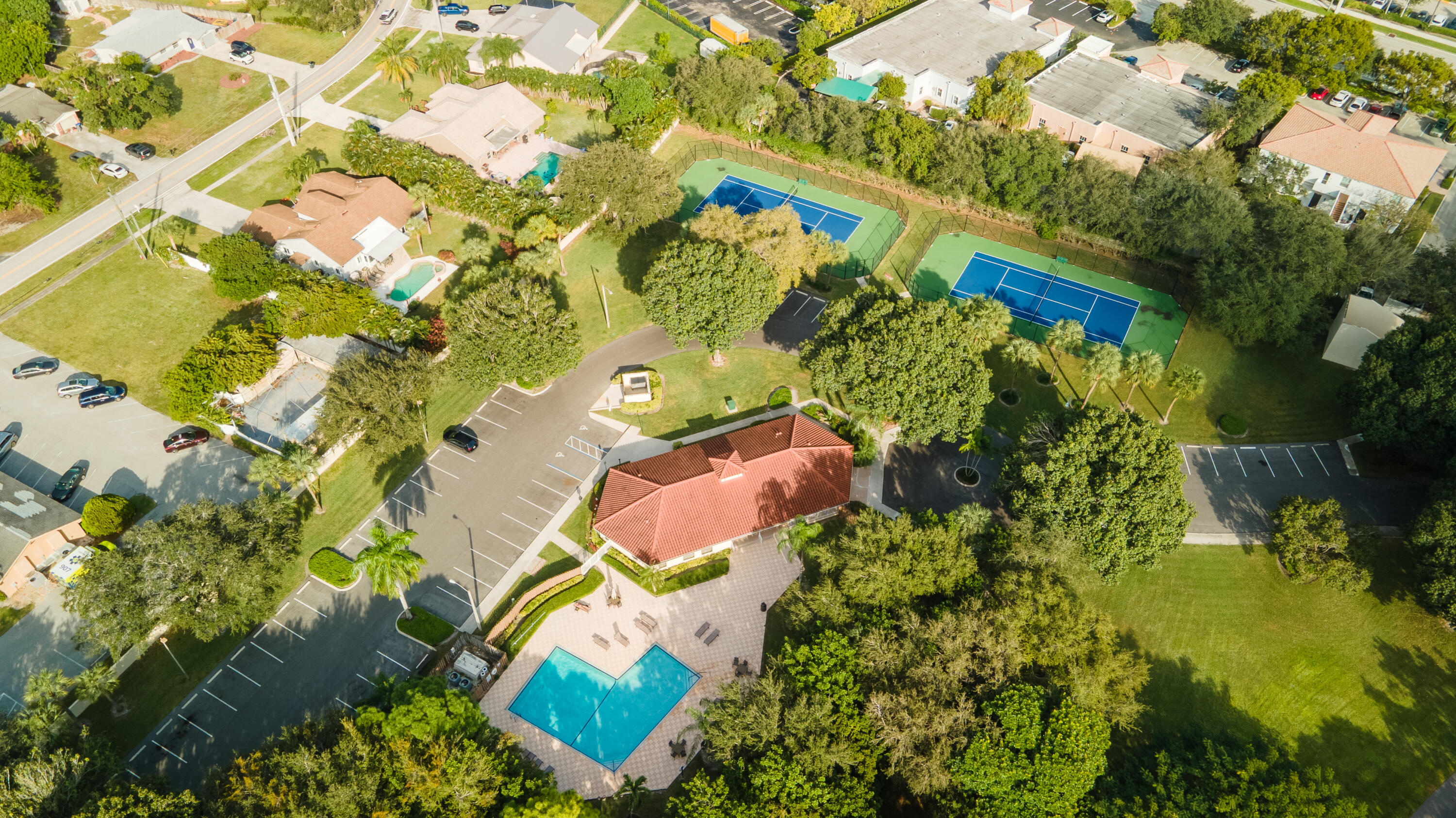 LAKE WINDWOOD CONDO - Residential