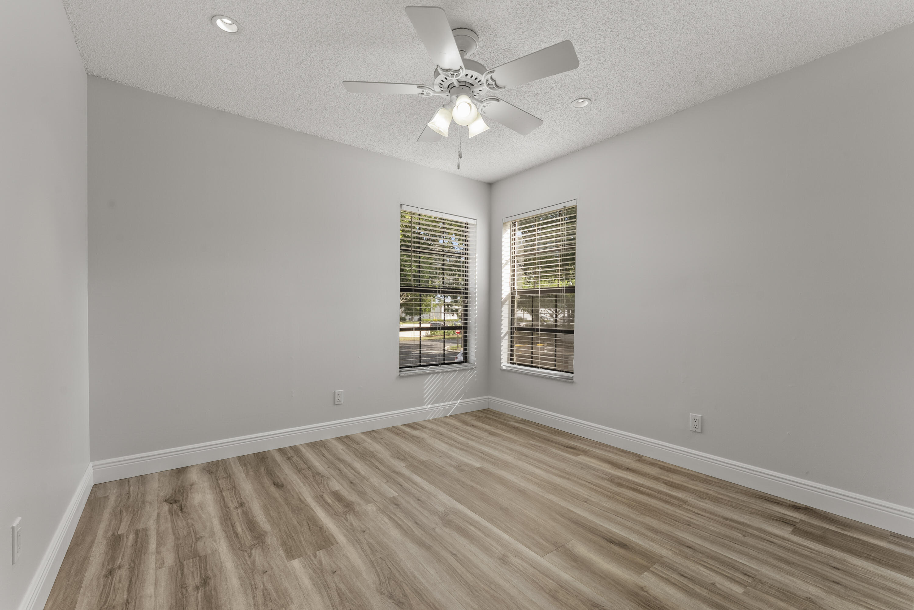 LAKE WINDWOOD CONDO - Residential