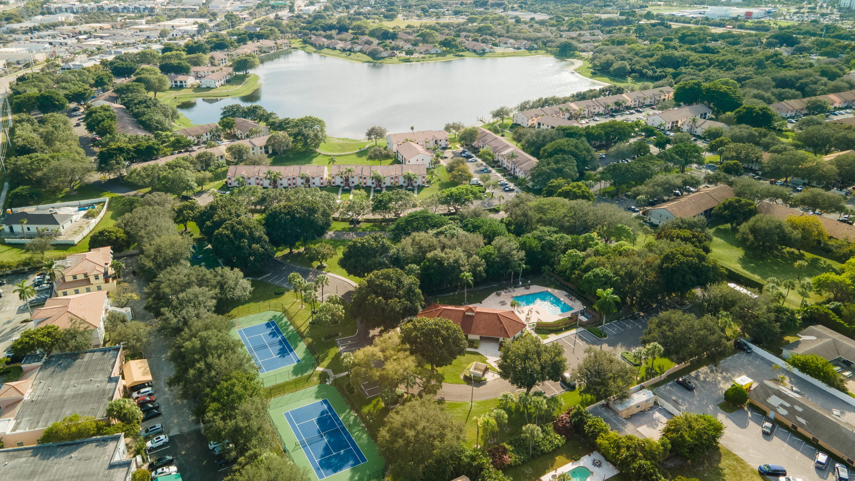 LAKE WINDWOOD CONDO - Residential