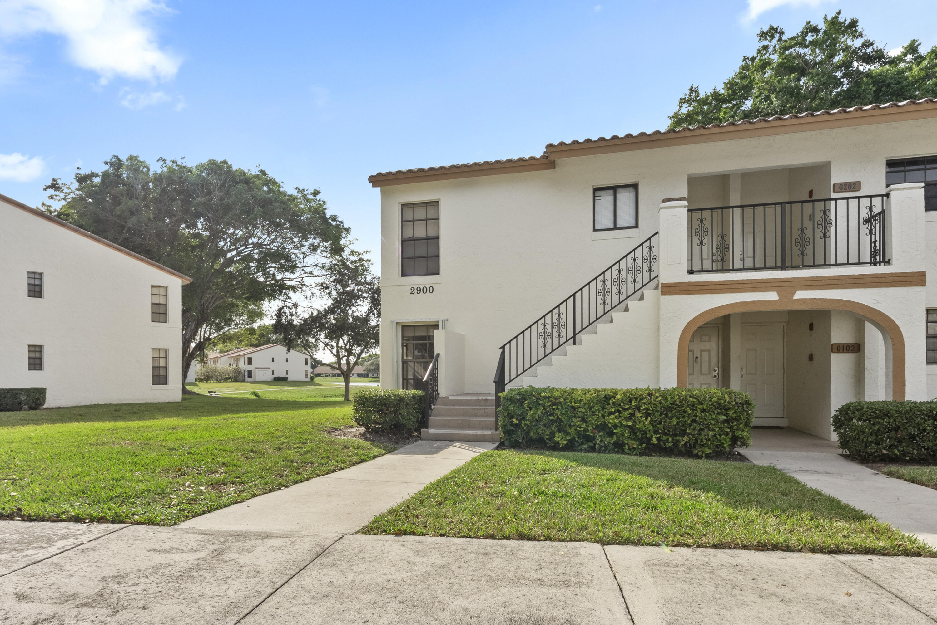 LAKE WINDWOOD CONDO - Residential