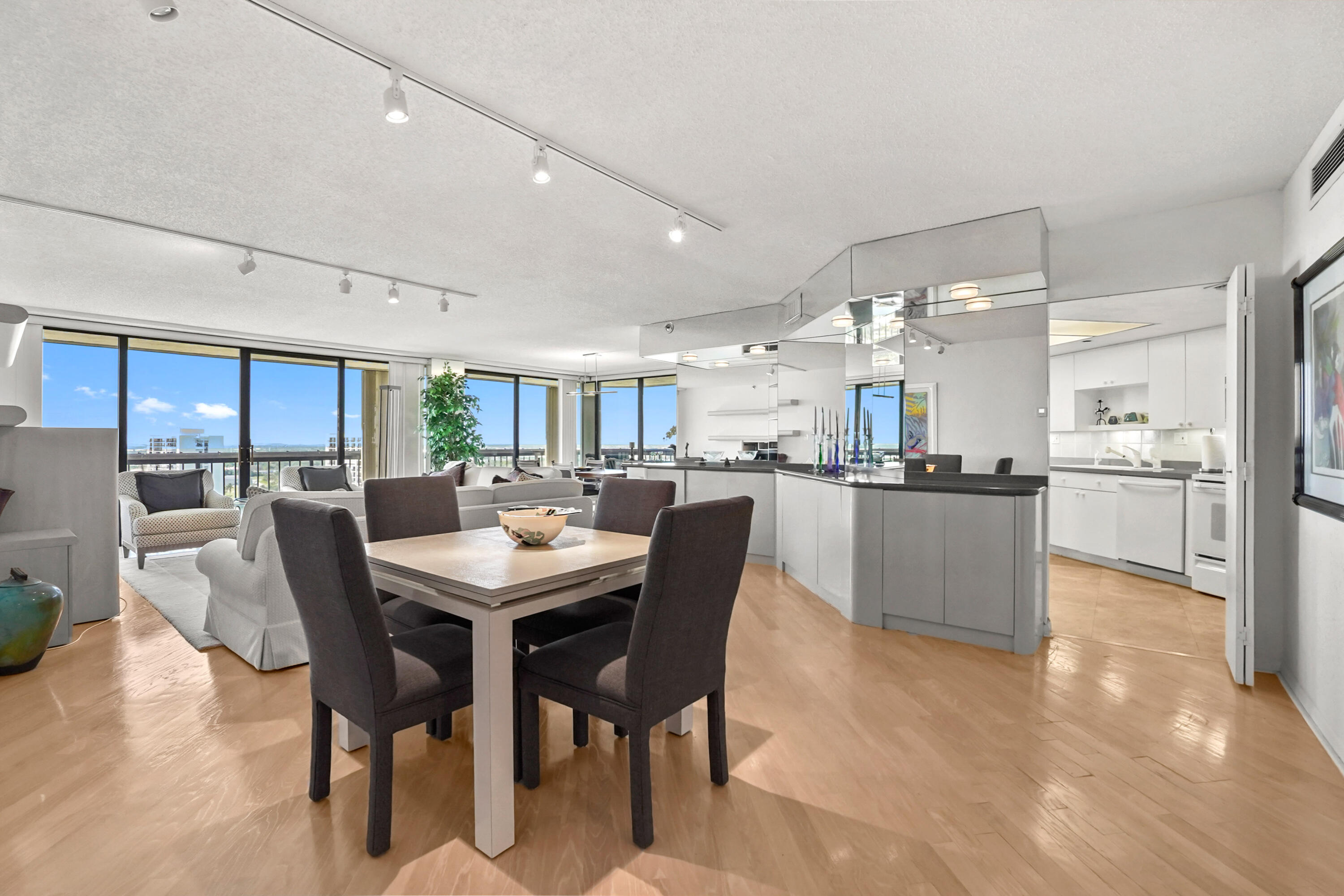 LANDS OF THE PRESIDENTS - Residential