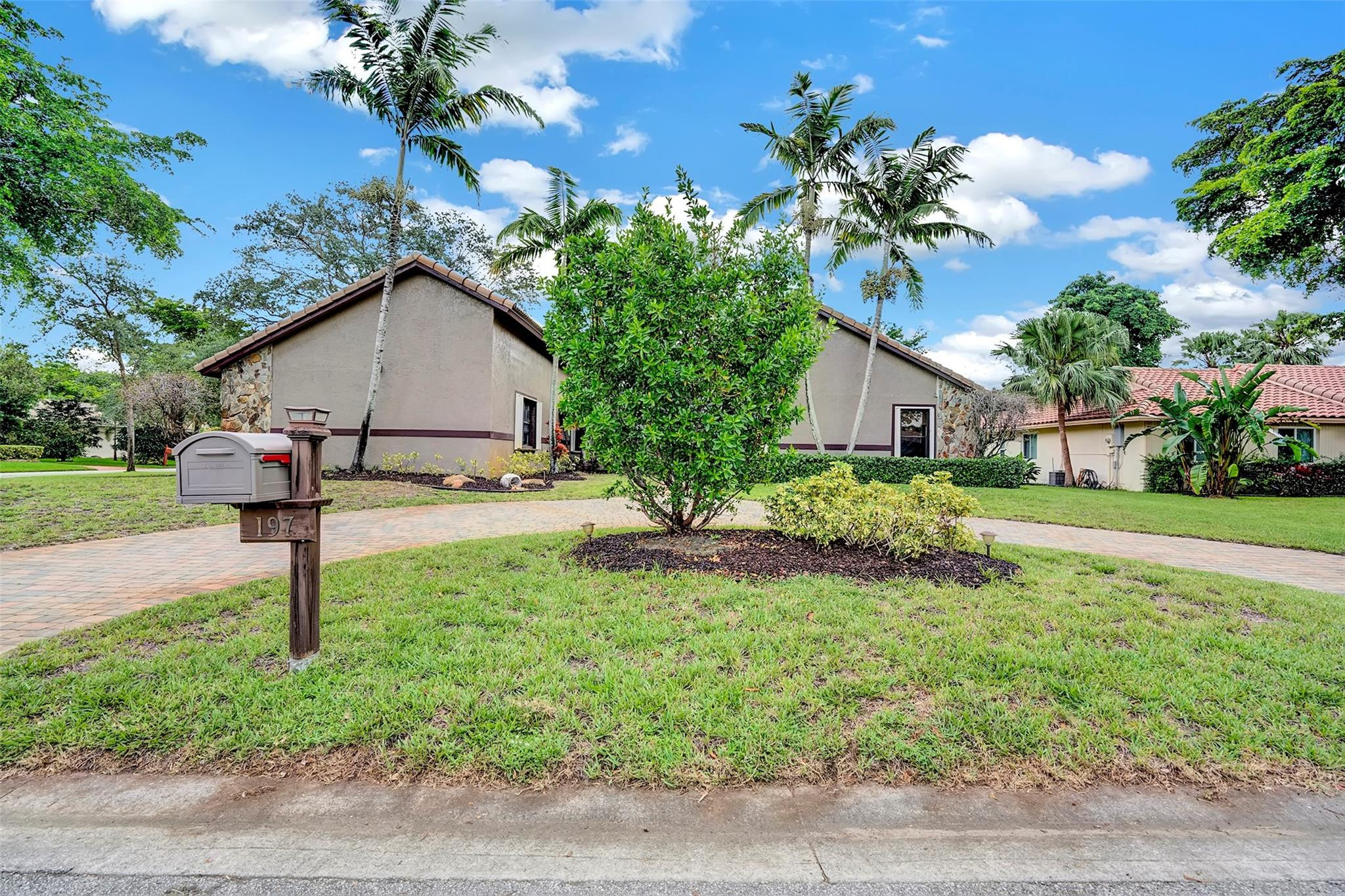 OAK WOOD - Residential