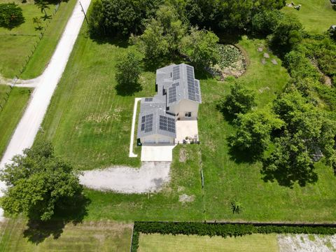 A home in Loxahatchee