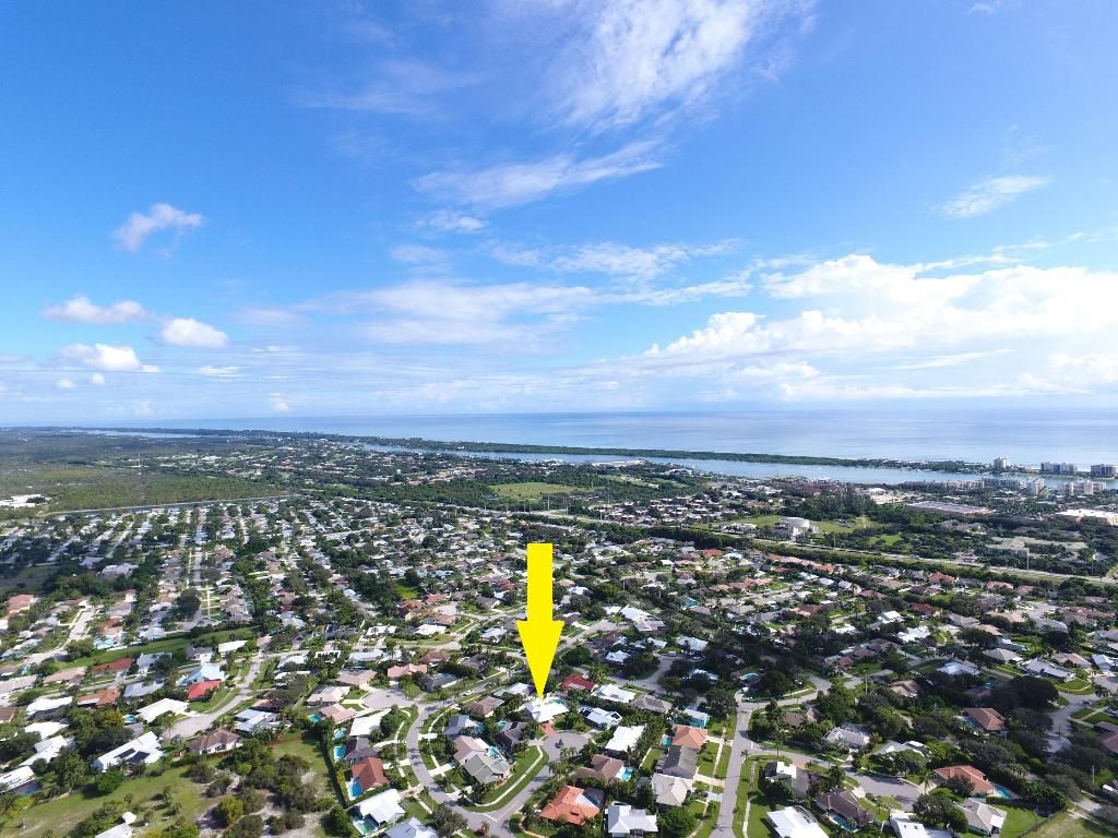 Photo of 50 Dogwood Ridge, Tequesta, FL 33469 (MLS # R10912667)