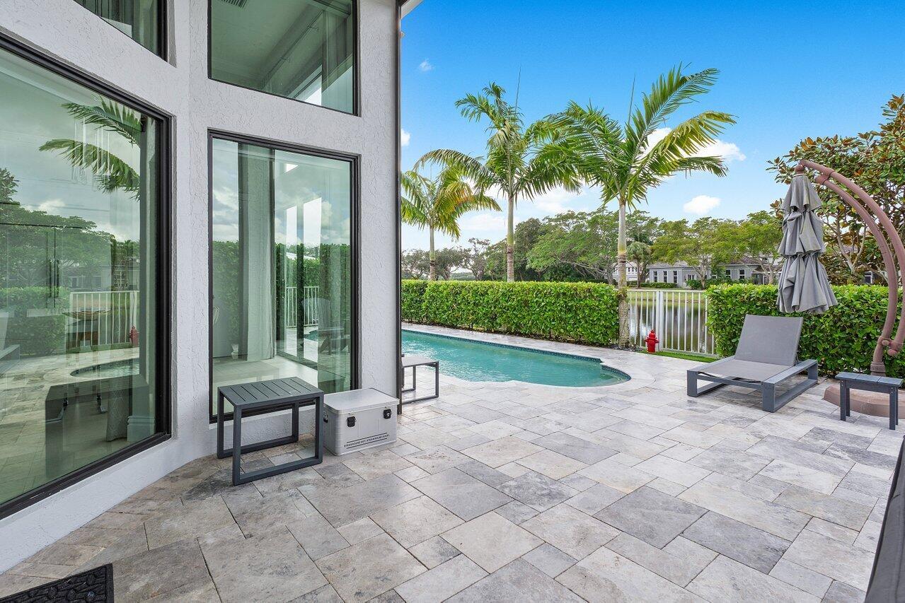 REGENTS SQUARE - Residential