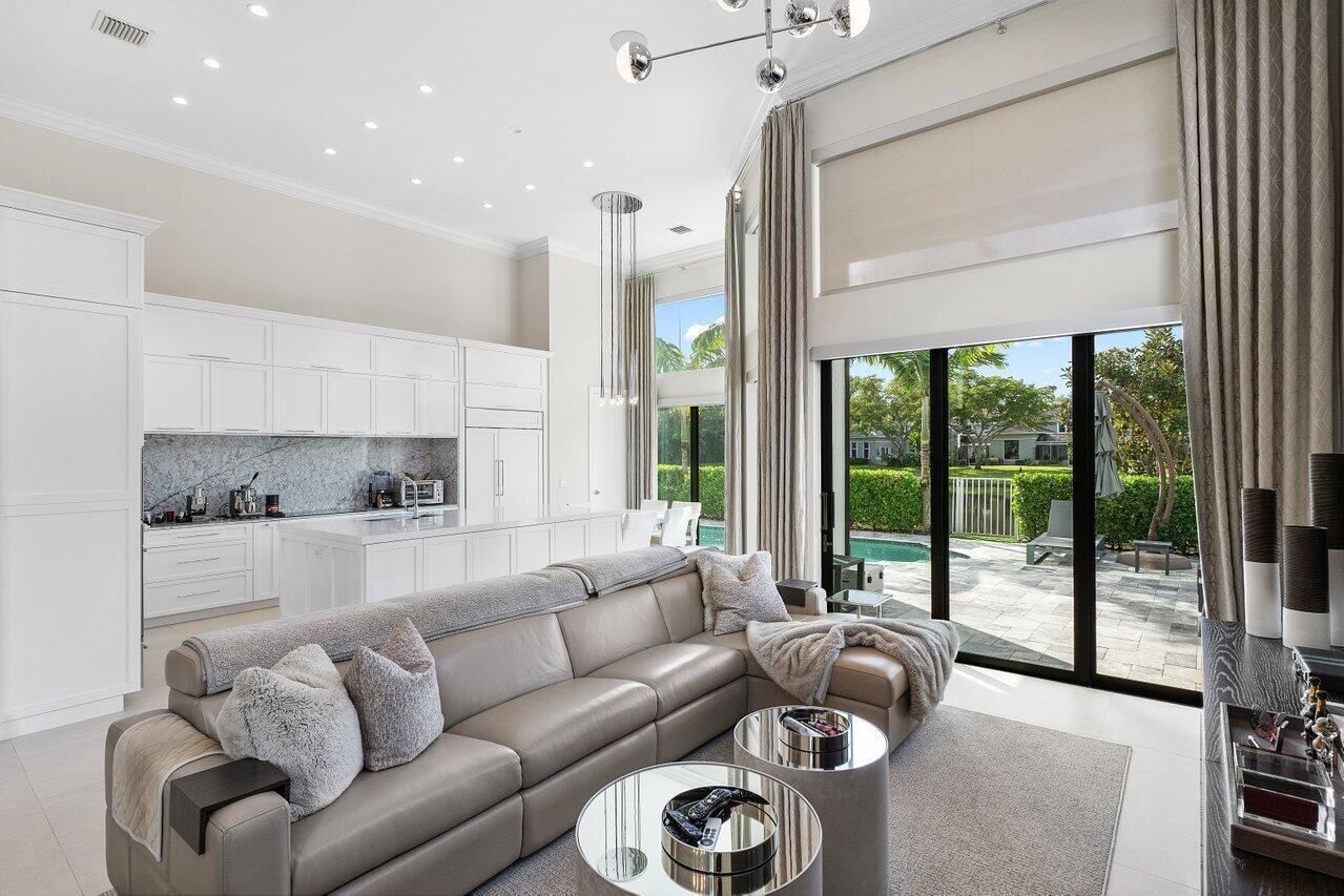 REGENTS SQUARE - Residential