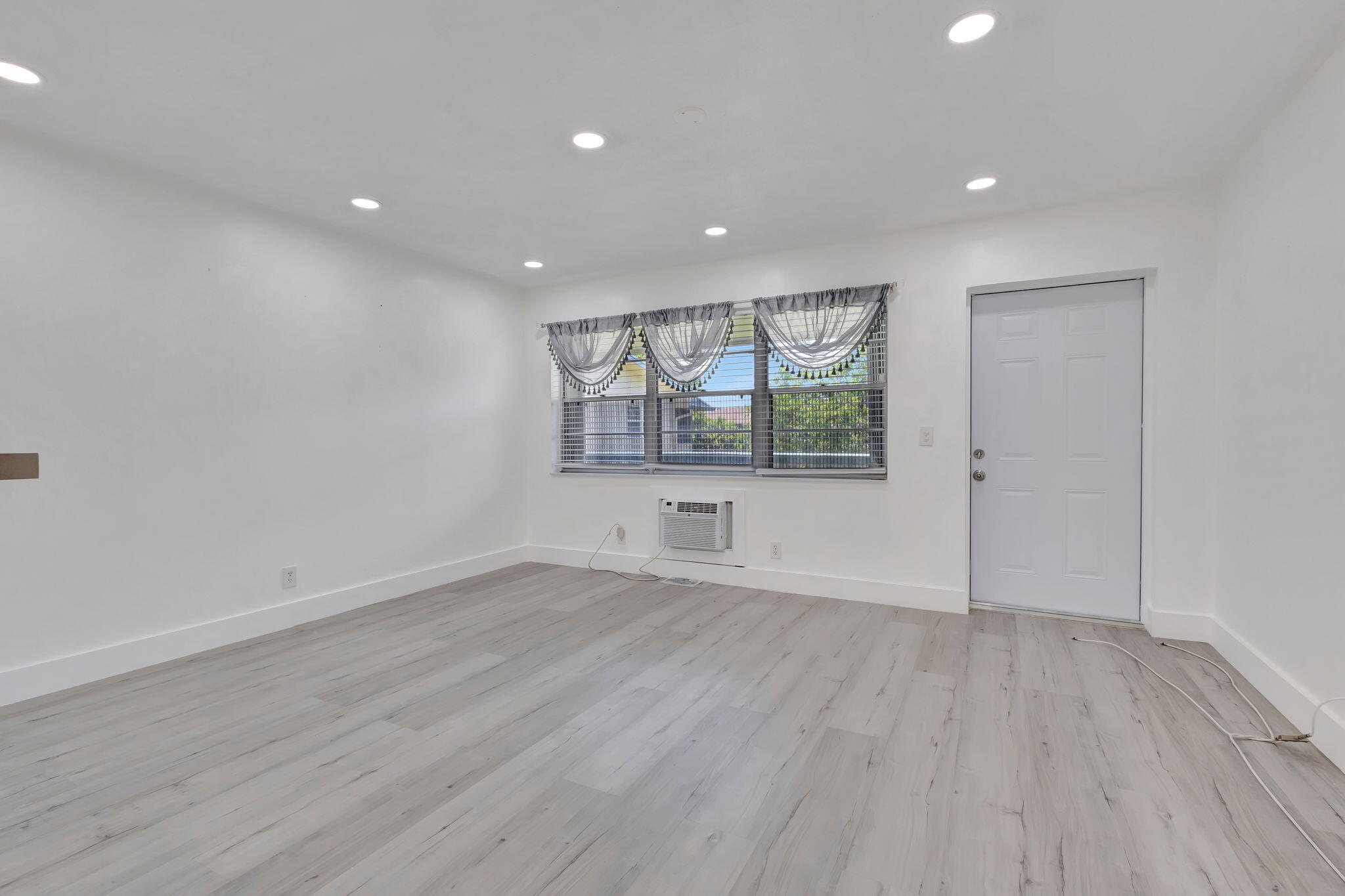 DORCHESTER CONDO - Residential