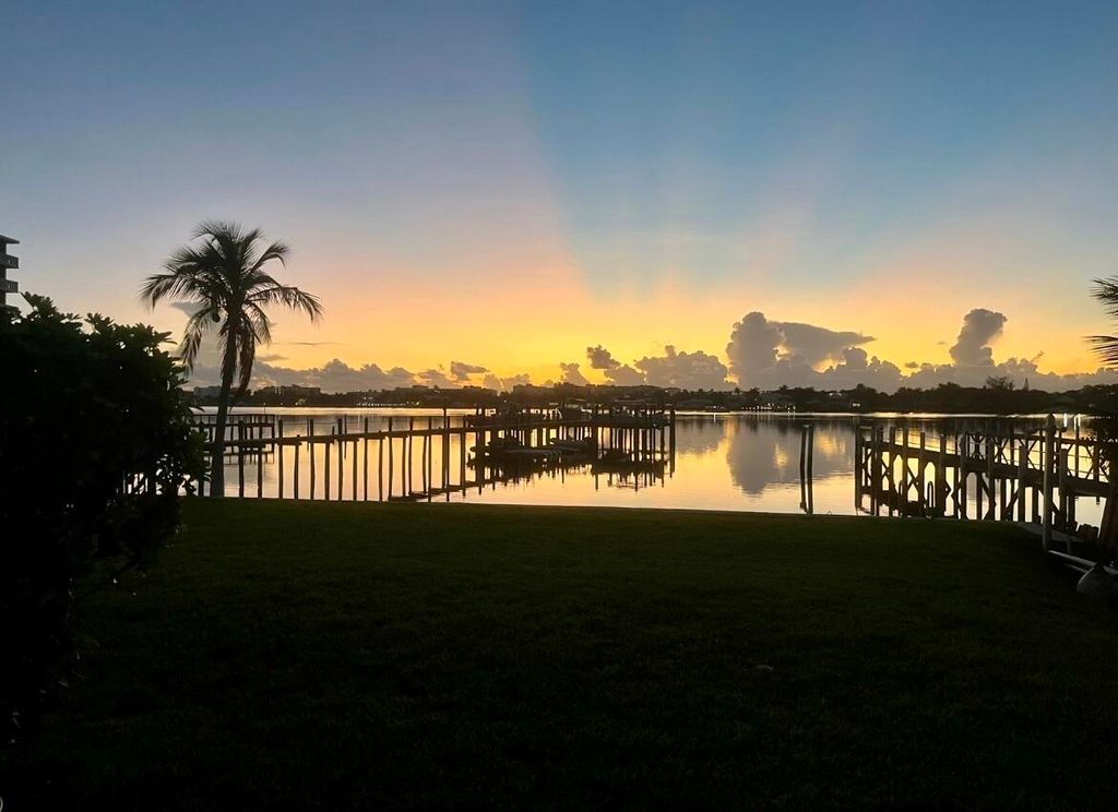 Photo of 324 N Lake Drive, Lantana, FL 33462 (MLS # R10974486)