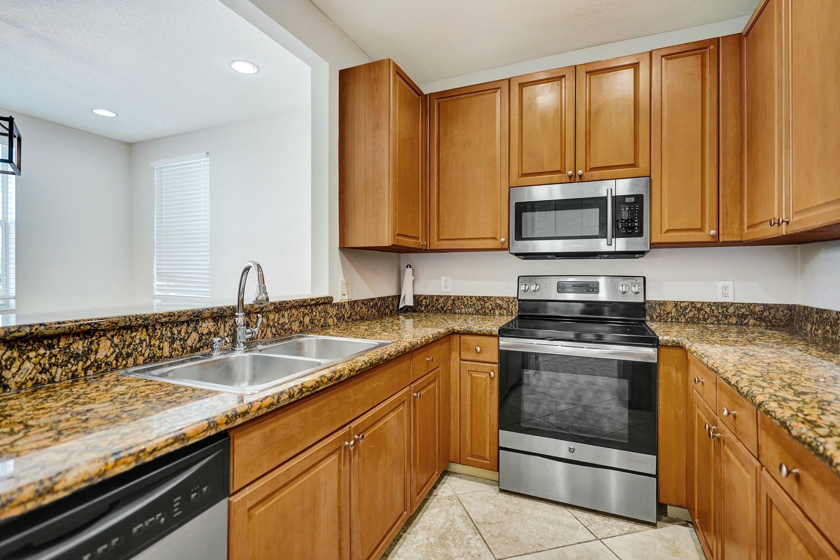 RENAISSANCE COMMONS PUD - Residential Lease