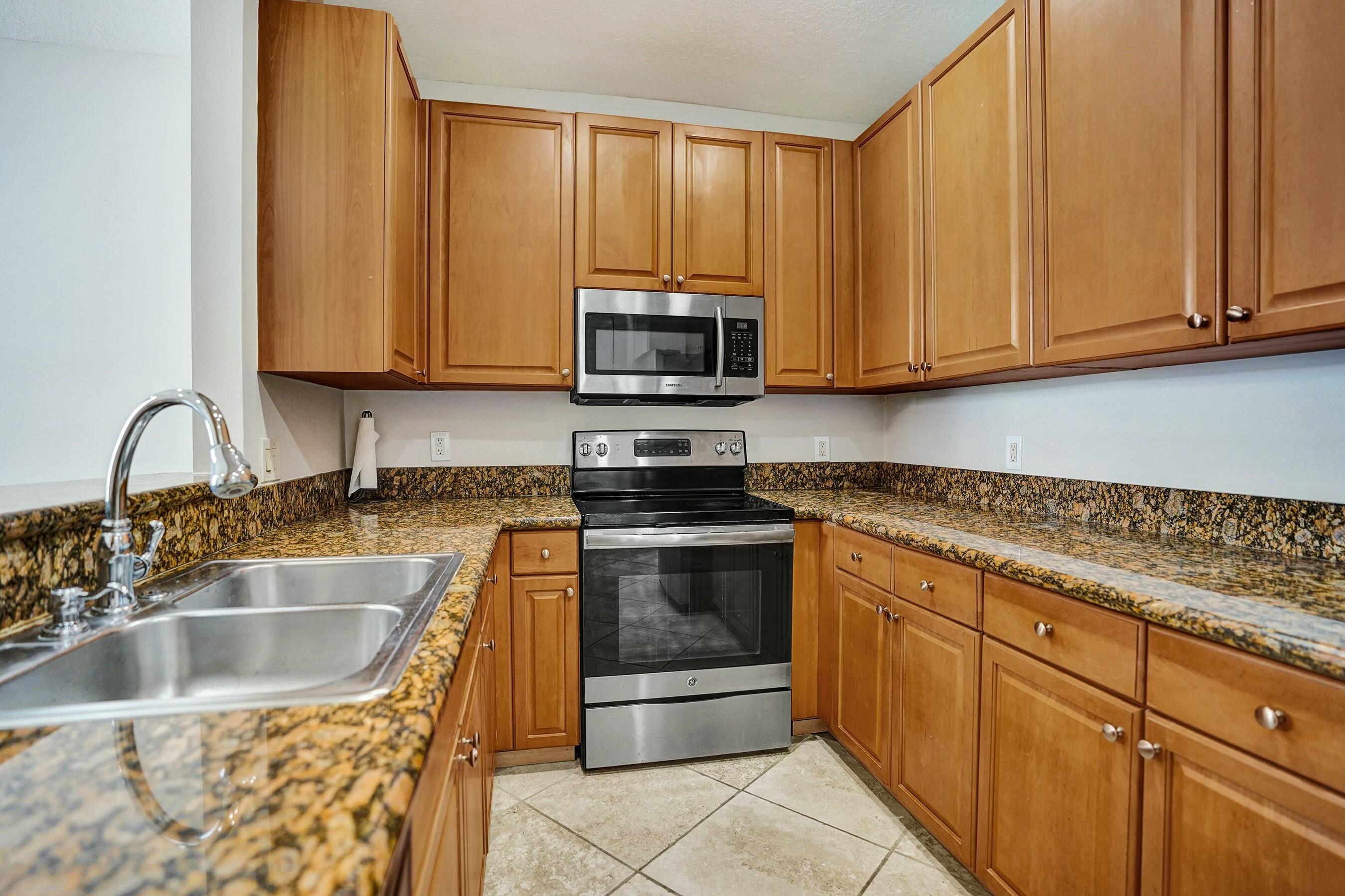 RENAISSANCE COMMONS PUD - Residential Lease