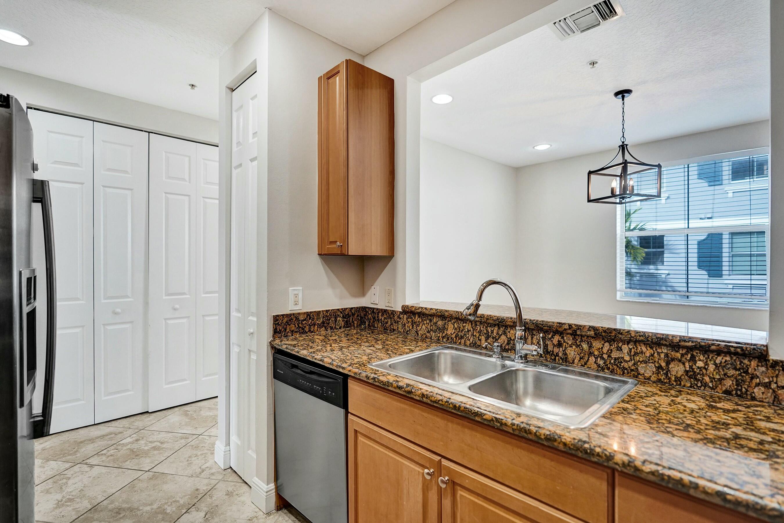 RENAISSANCE COMMONS PUD - Residential Lease