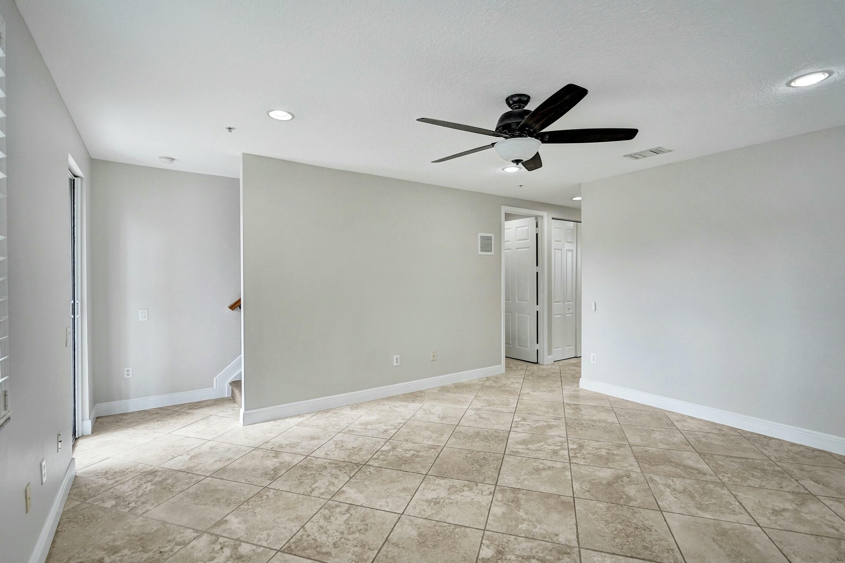 RENAISSANCE COMMONS PUD - Residential Lease