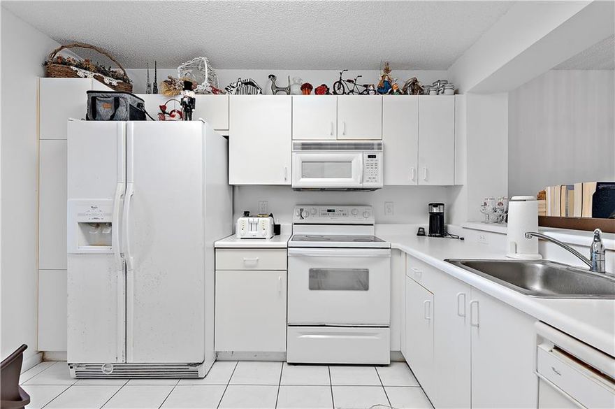 Light and bright 2 bedroom, 2 bathroom unit located in the gated community of Weldon in Kings Point. This first floor condo has a stunning view of the water and fountain as soon as you step foot in the condo. Spacious bedrooms with a walk in closet in the primary bedroom. Washer/dryer located in the unit. Weldon offers a 24 hour maned gated, heated pool, tennis courts, shuffleboard, and a theatre. Courtesy buses available to go to the clubhouse, shows, gym, art/craft rooms, library, indoor and outdoor pool, hot tub/spa and so much more. Transportation is also available to supermarkets, pharmacies, hospitals, and shopping centers. This is a 55 plus community.