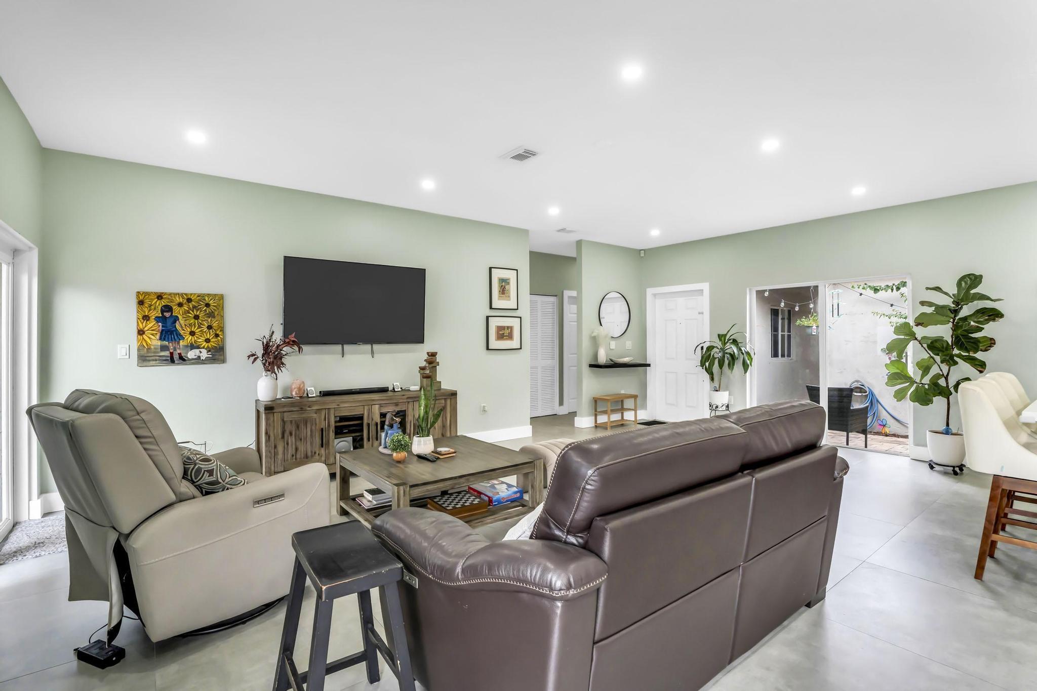 SILVER PALM HOMES - Residential