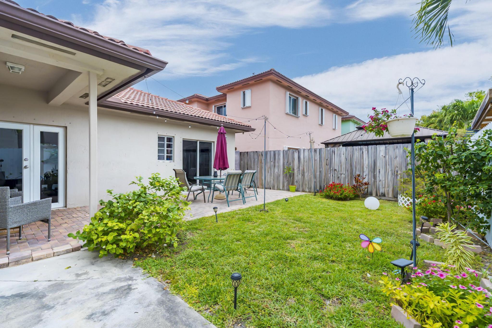 SILVER PALM HOMES - Residential