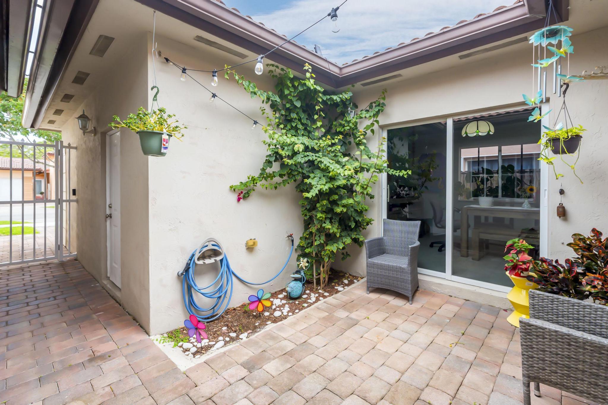 SILVER PALM HOMES - Residential