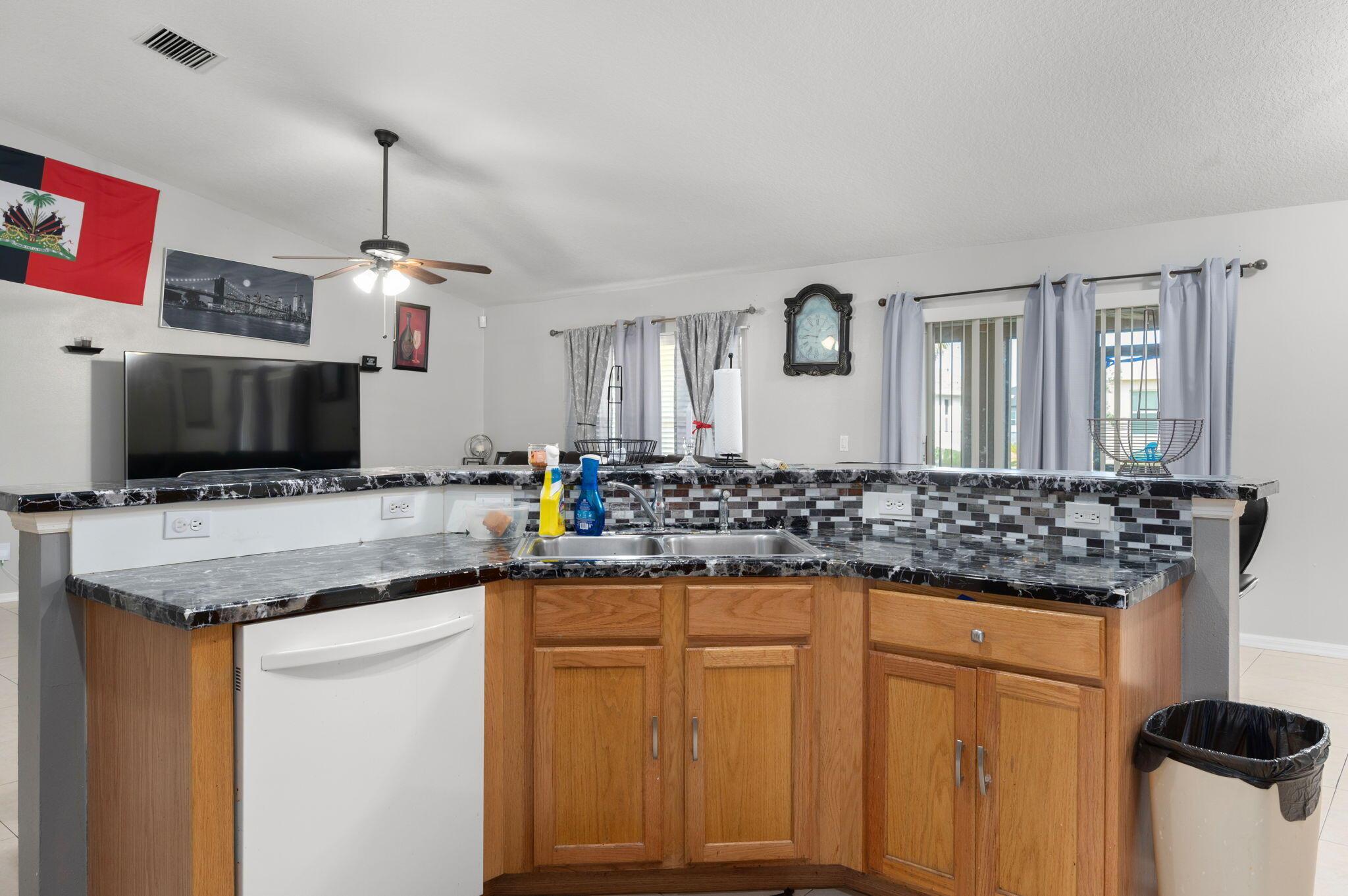 PORT ST LUCIE-SECTION 33- - Residential