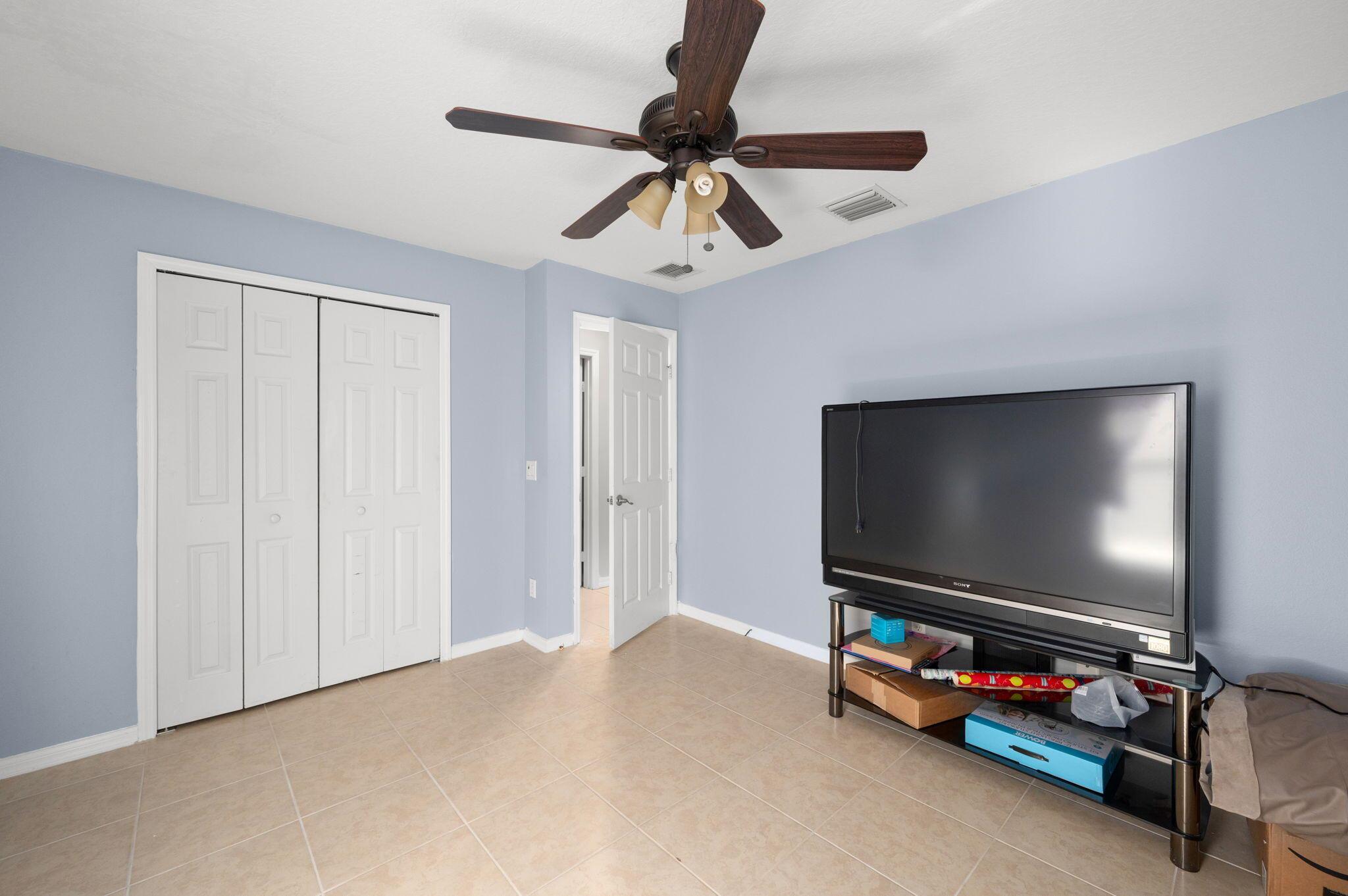 PORT ST LUCIE-SECTION 33- - Residential
