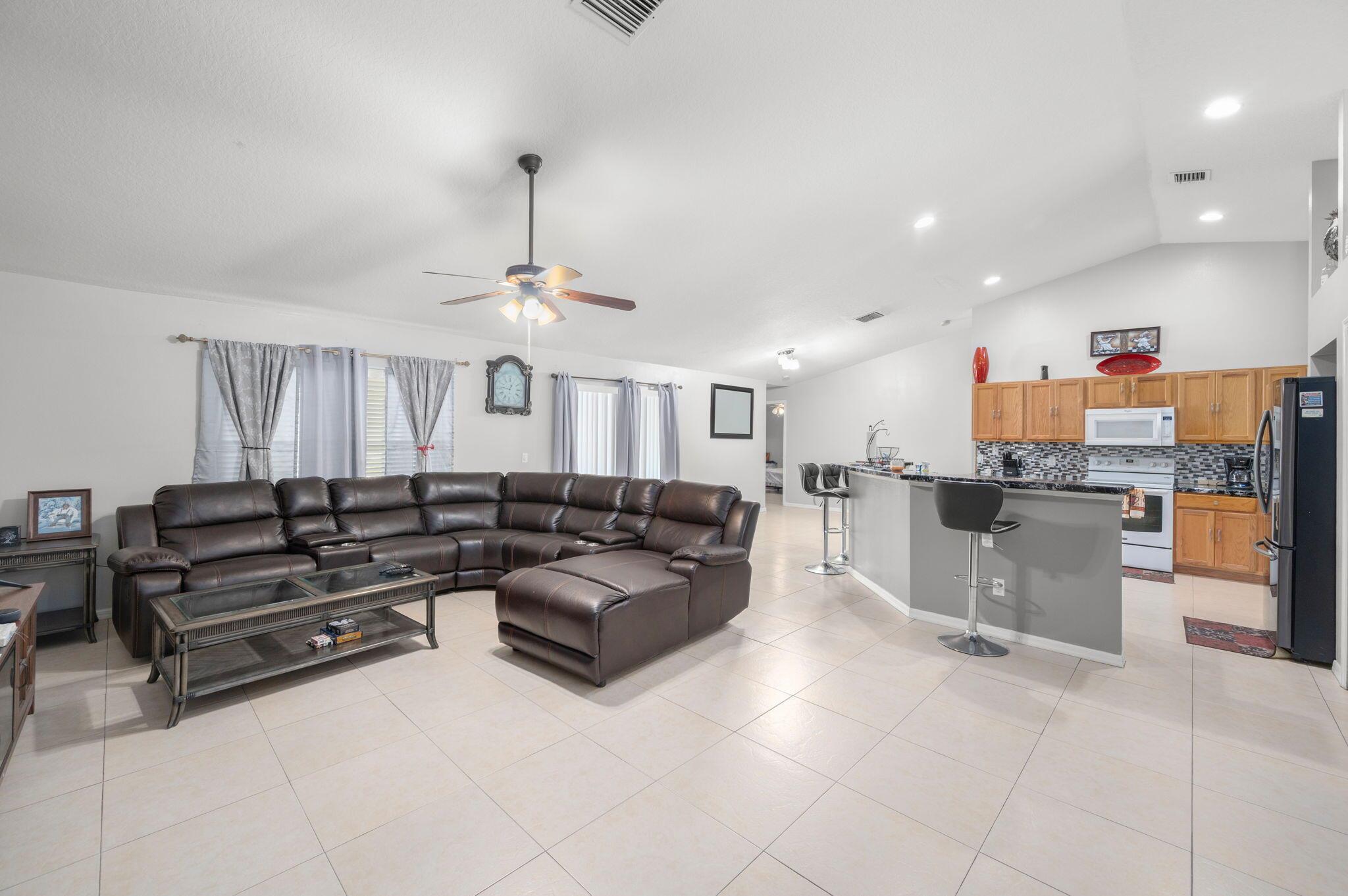 PORT ST LUCIE-SECTION 33- - Residential