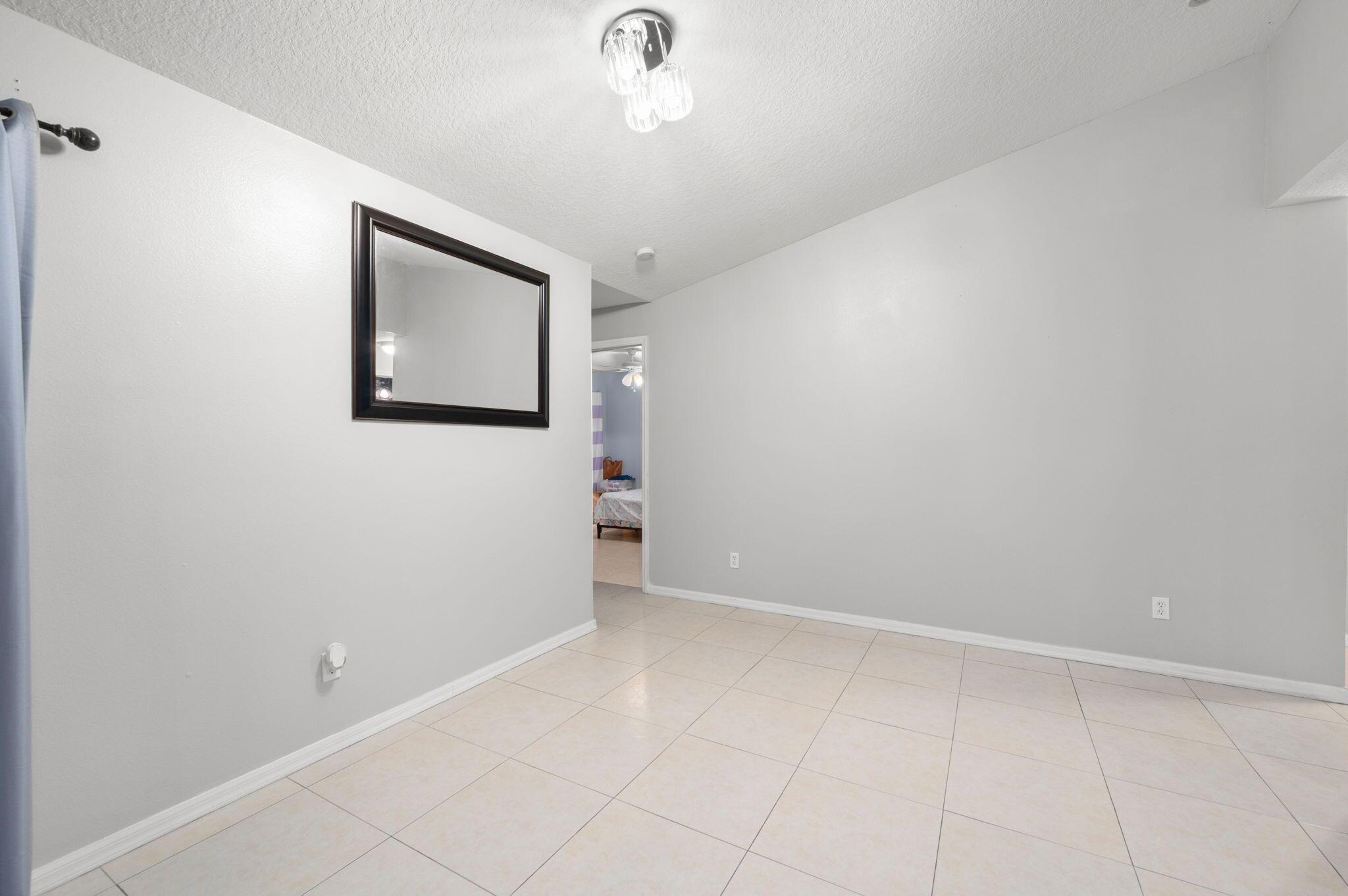 PORT ST LUCIE-SECTION 33- - Residential