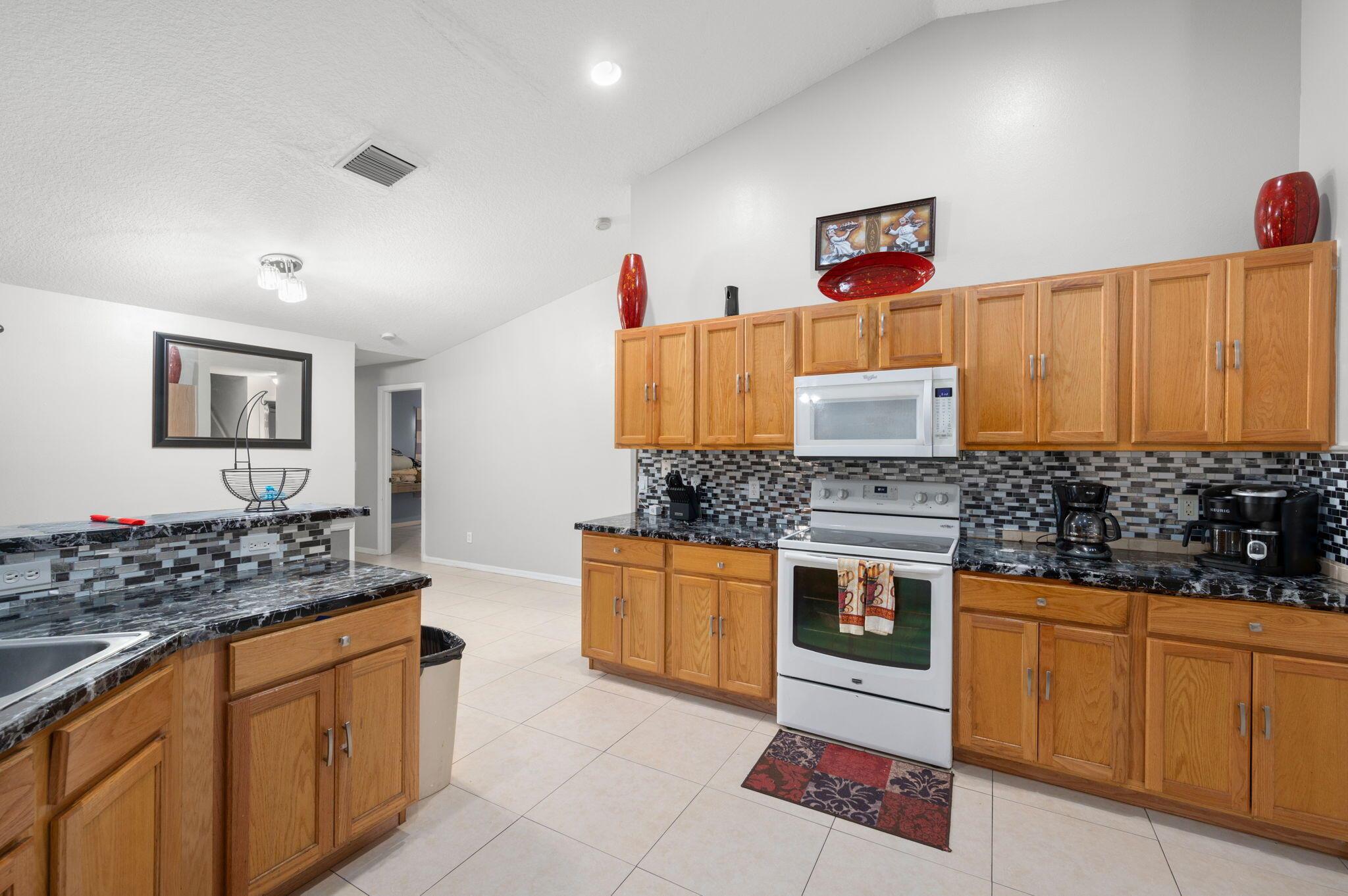 PORT ST LUCIE-SECTION 33- - Residential