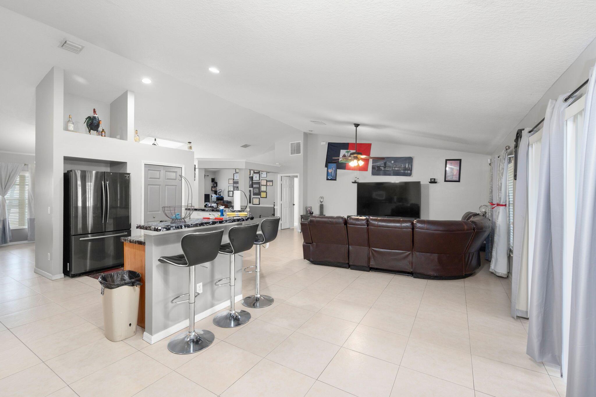 PORT ST LUCIE-SECTION 33- - Residential