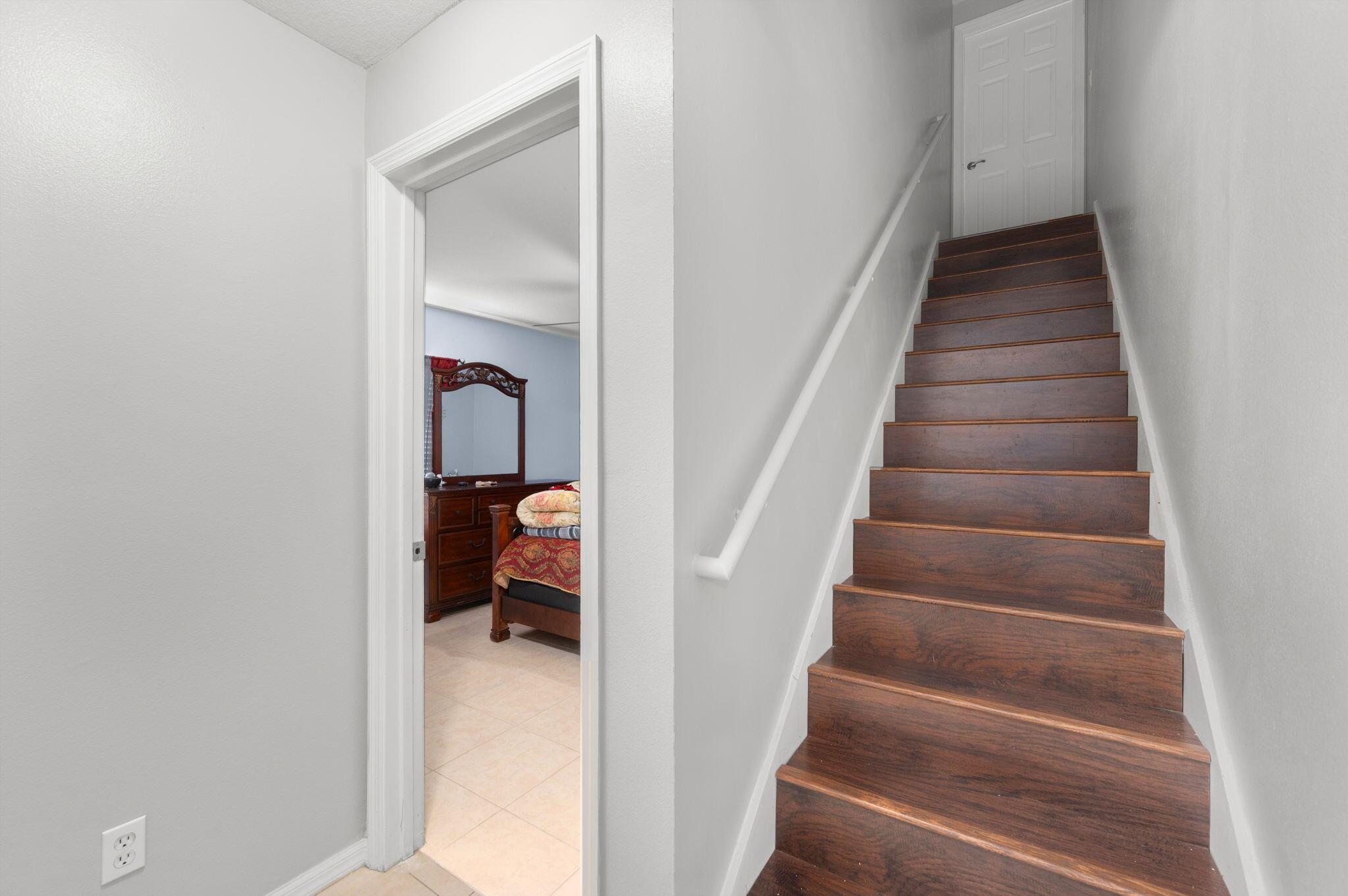 PORT ST LUCIE-SECTION 33- - Residential