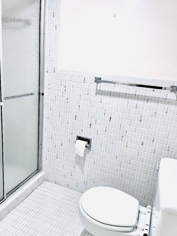 LAKESIDE POINT APT NO 11 - Residential