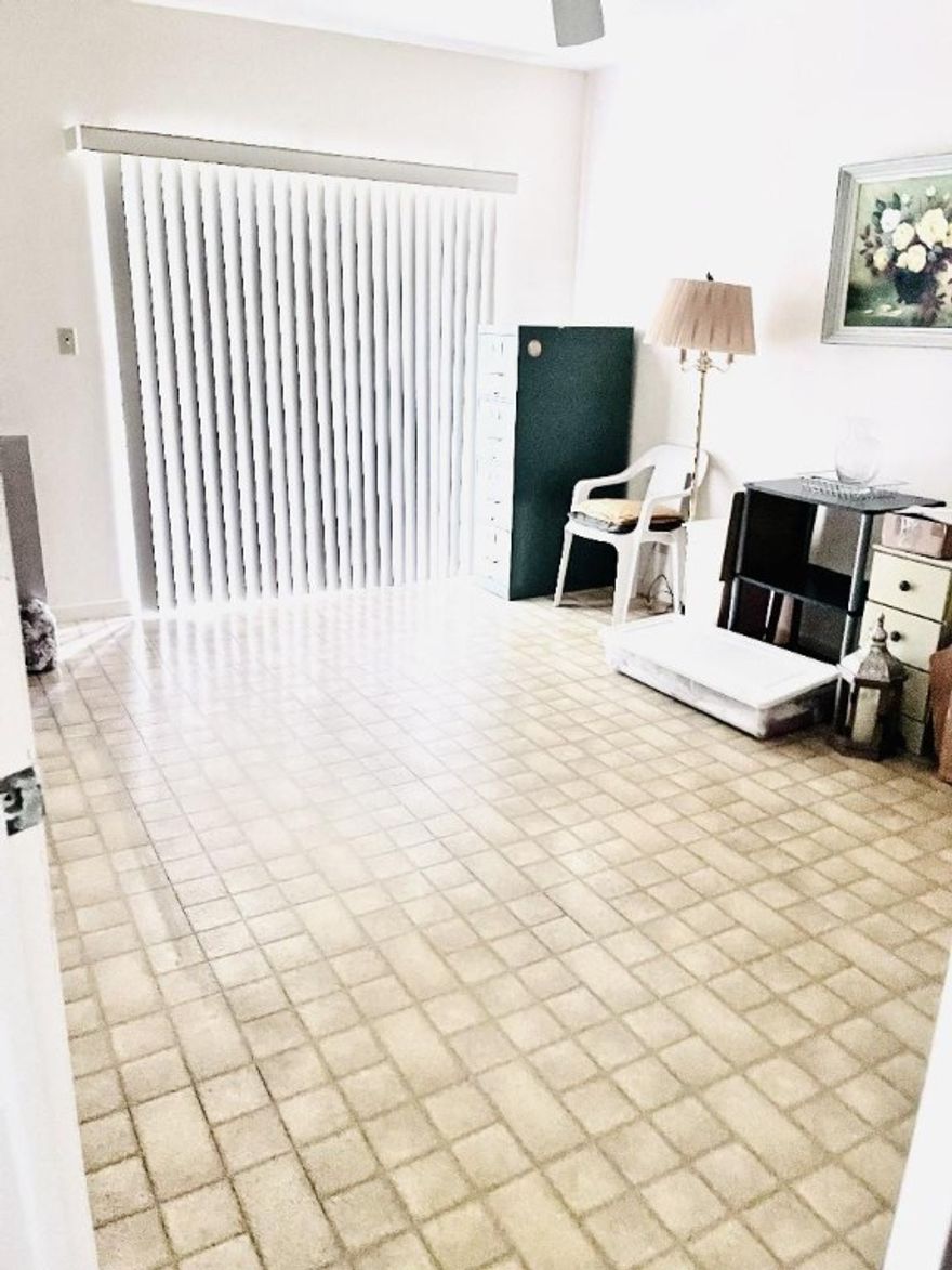 Condo near lake Osborne First floor