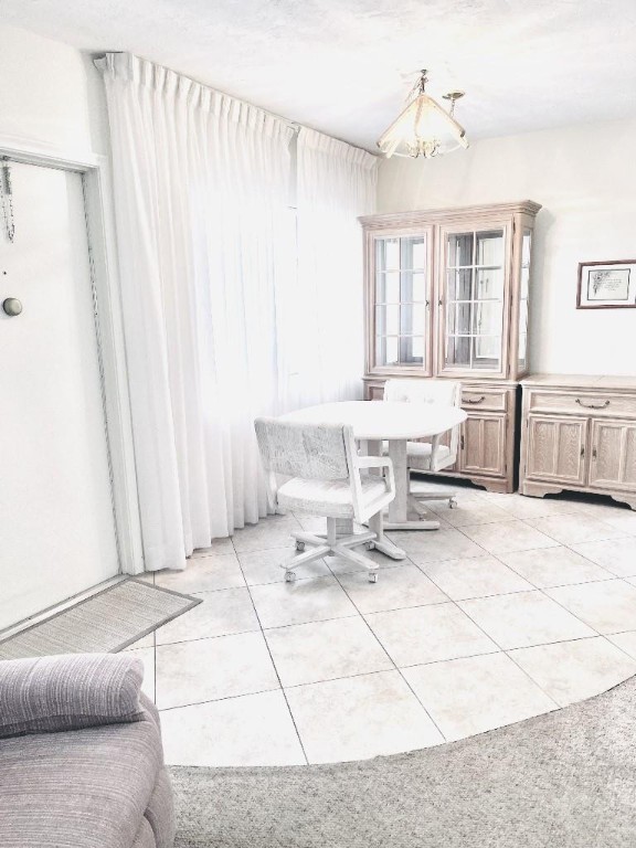 LAKESIDE POINT APT NO 11 - Residential