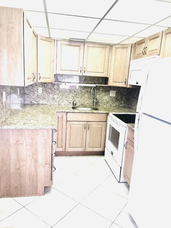 LAKESIDE POINT APT NO 11 - Residential