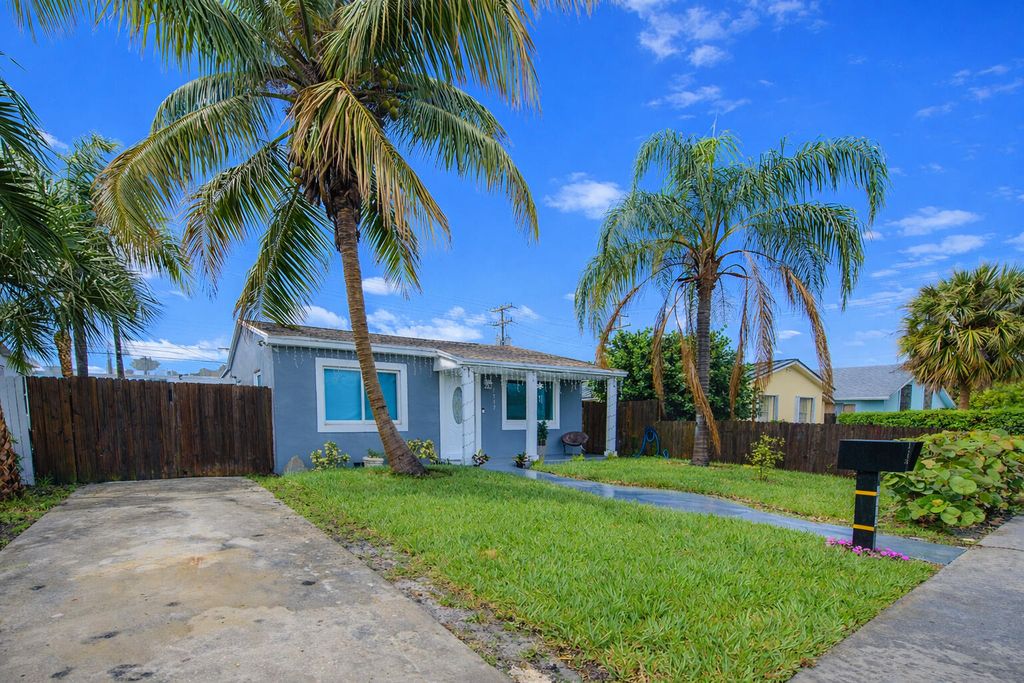 Photo of 1713 N J Street, Lake Worth Beach, FL 33460 (MLS # B26010738)