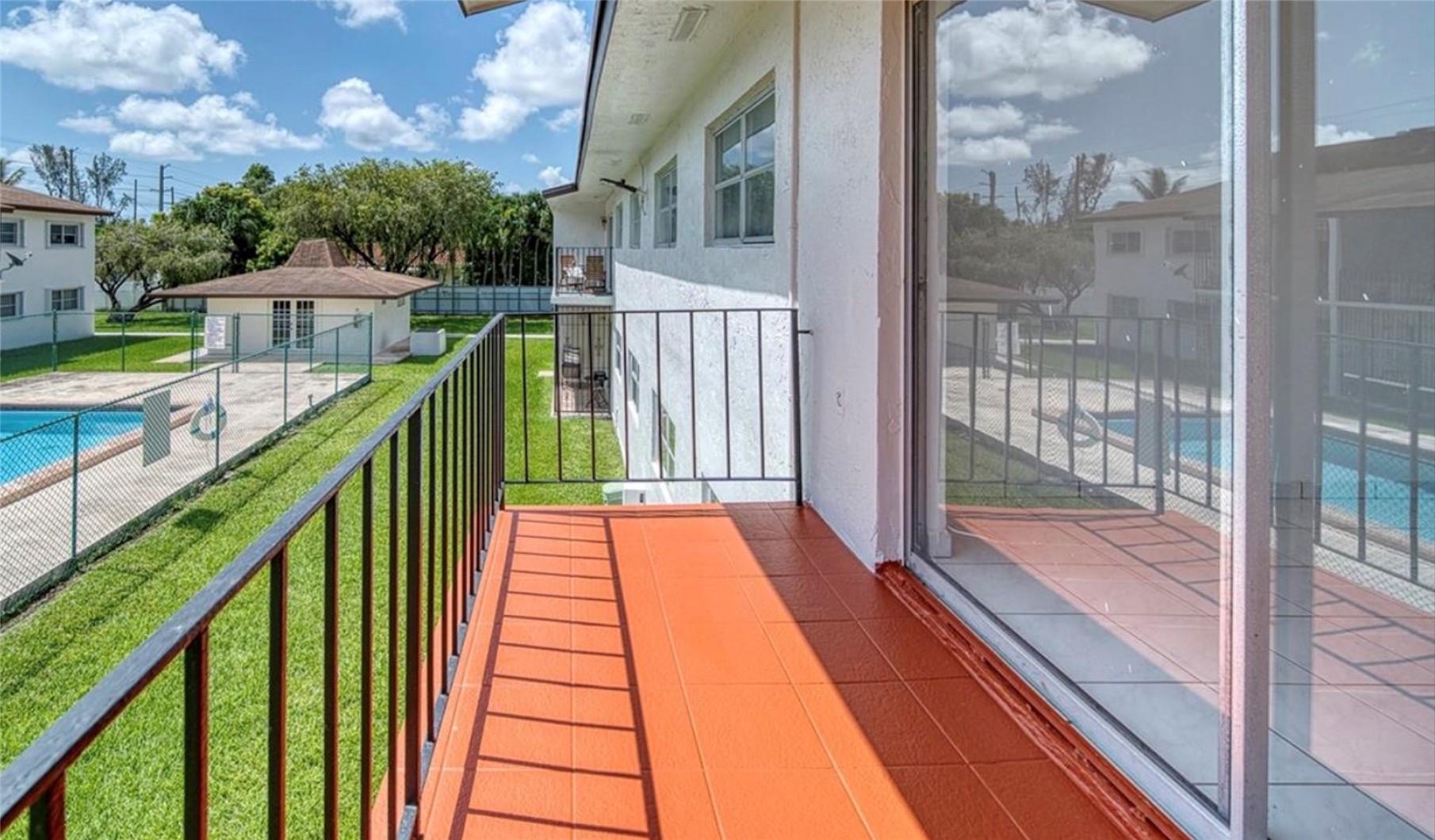 9520 SW 8th St 222