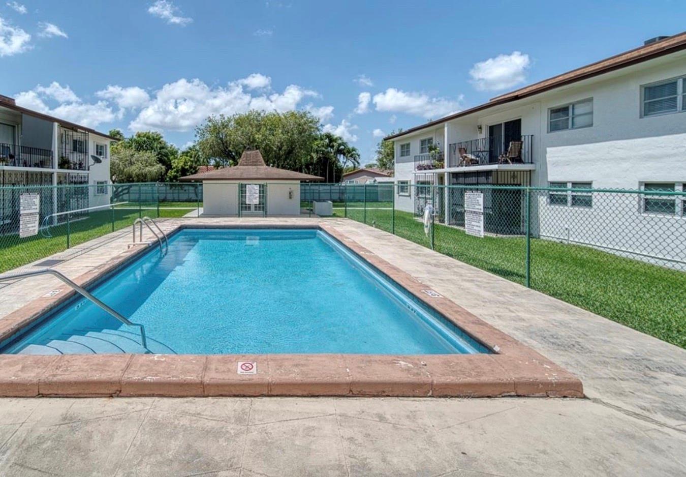 9520 SW 8th St 222