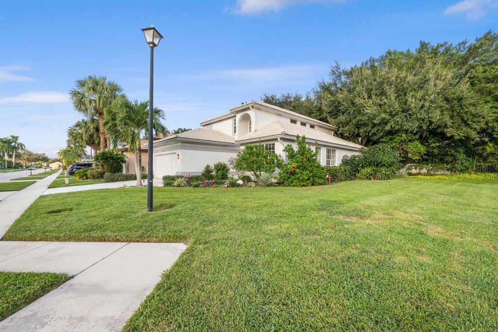Photo of 13662 Weyburne Drive, Delray Beach, FL 33446 (MLS # R10997807)