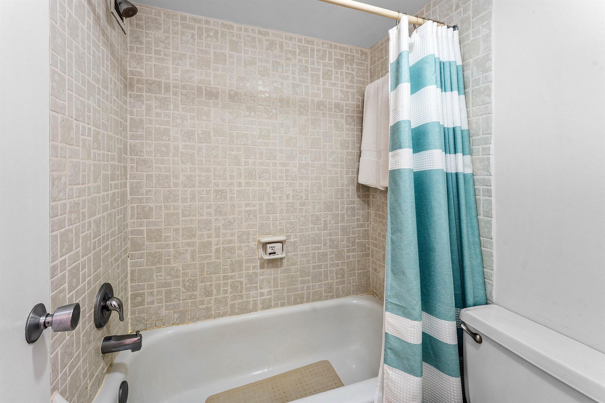 LE CHATEAU ROYAL CONDO - Residential Lease