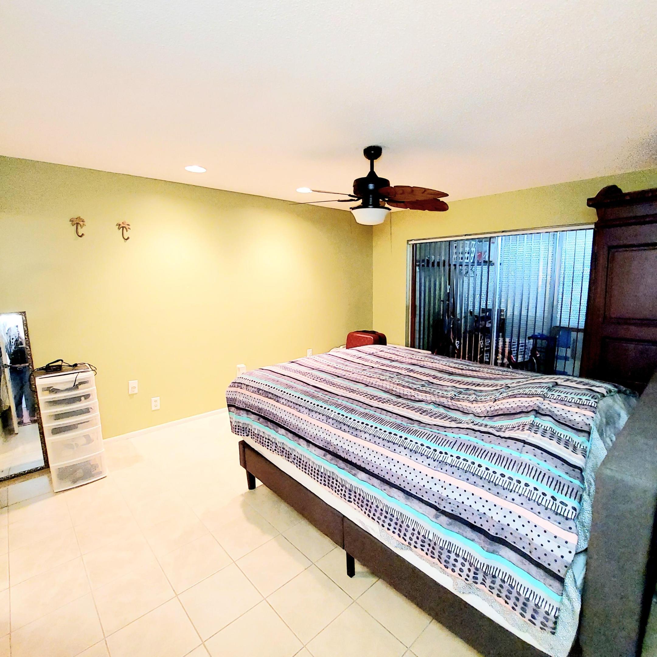 GREENWAY VILLAGE SO COND TWO PT OF TR B GOLF EST ( - Residential