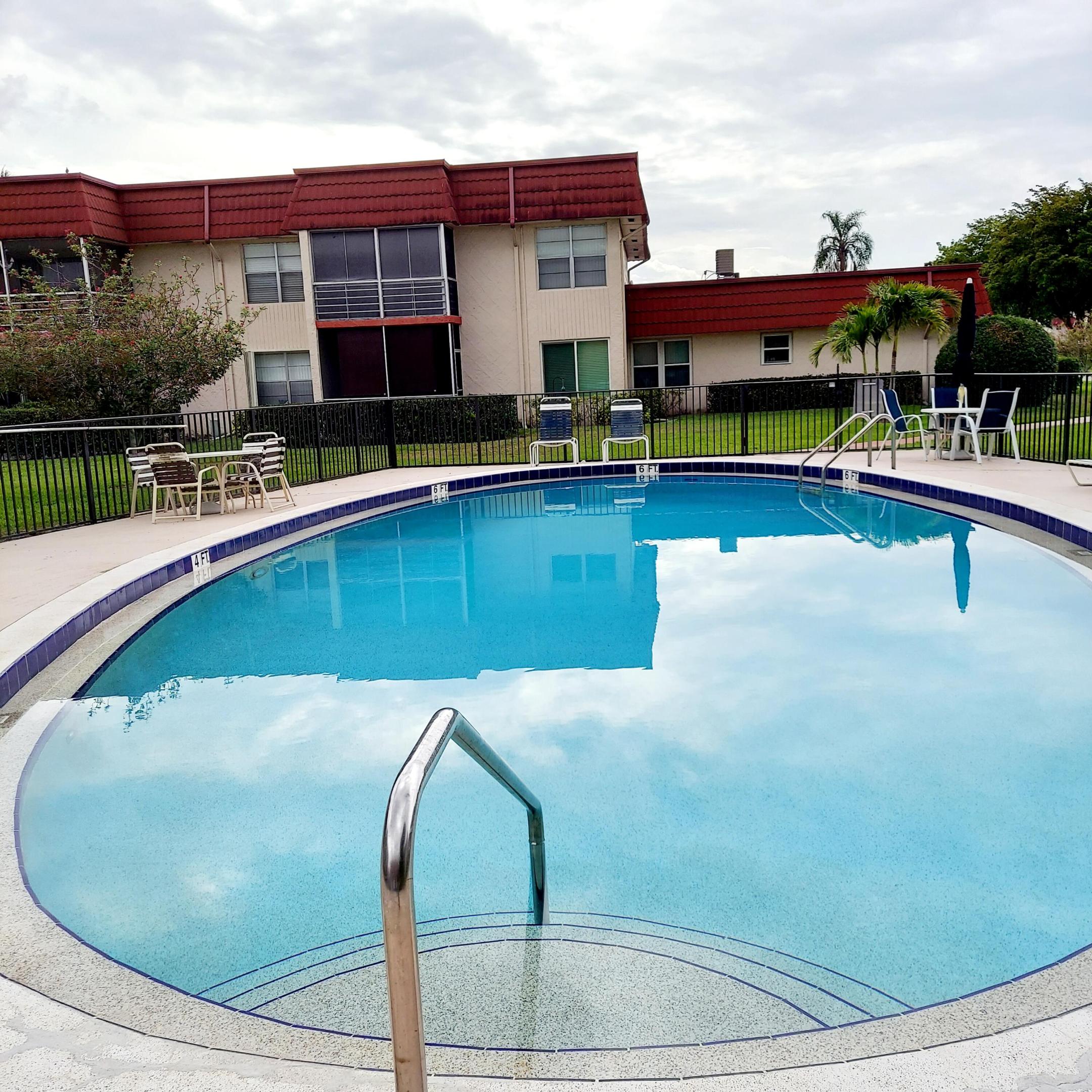 GREENWAY VILLAGE SO COND TWO PT OF TR B GOLF EST ( - Residential