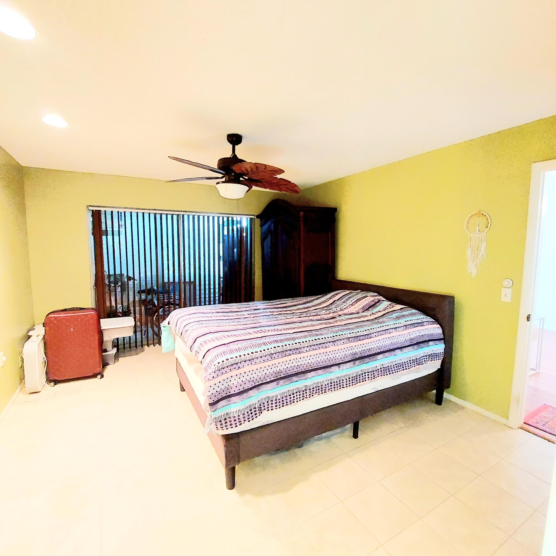 GREENWAY VILLAGE SO COND TWO PT OF TR B GOLF EST ( - Residential