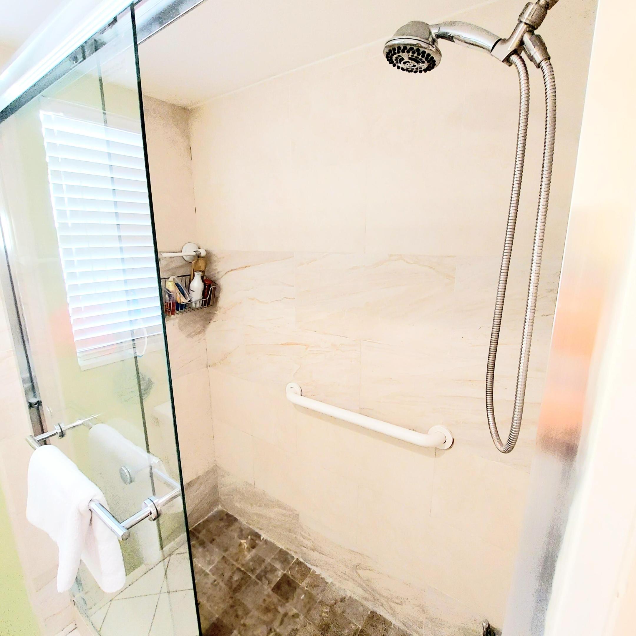 GREENWAY VILLAGE SO COND TWO PT OF TR B GOLF EST ( - Residential