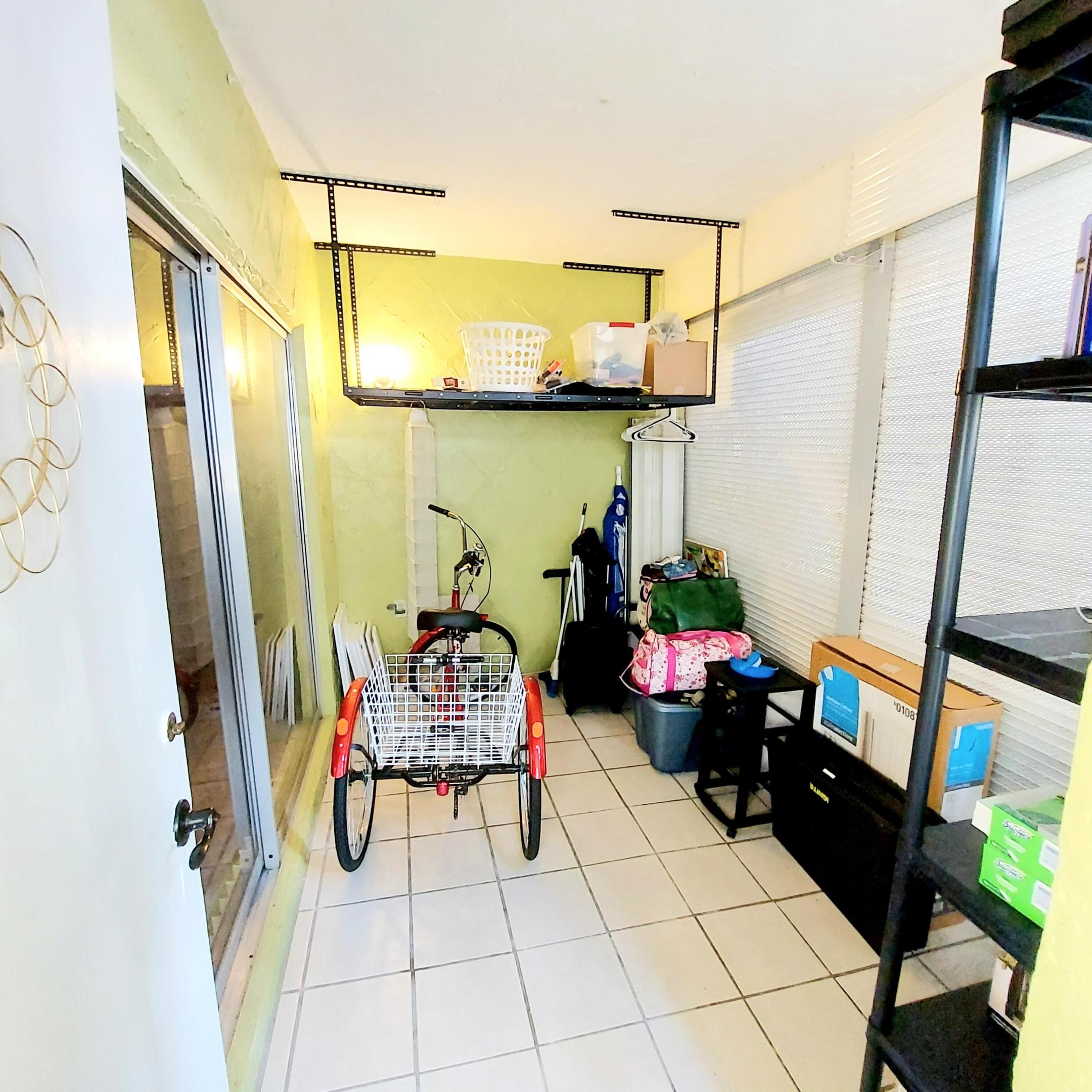 GREENWAY VILLAGE SO COND TWO PT OF TR B GOLF EST ( - Residential