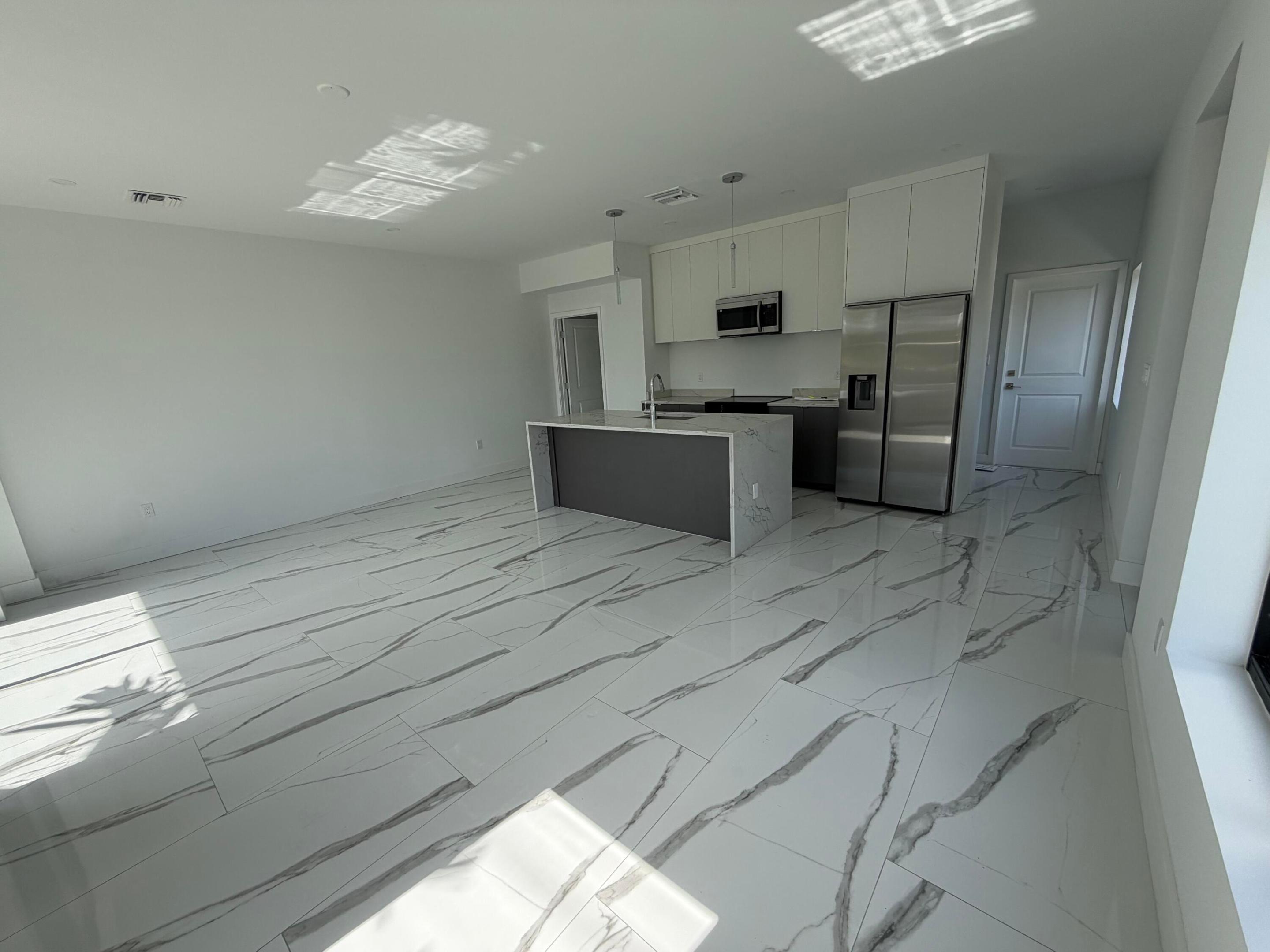 120 NW 15th Place 1548